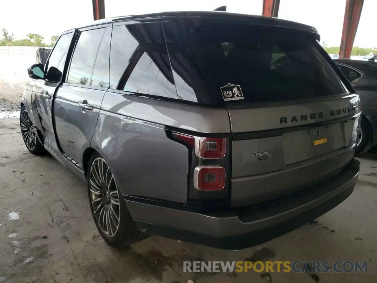 3 Photograph of a damaged car SALGS2SE4LA568756 LAND ROVER RANGEROVER 2020