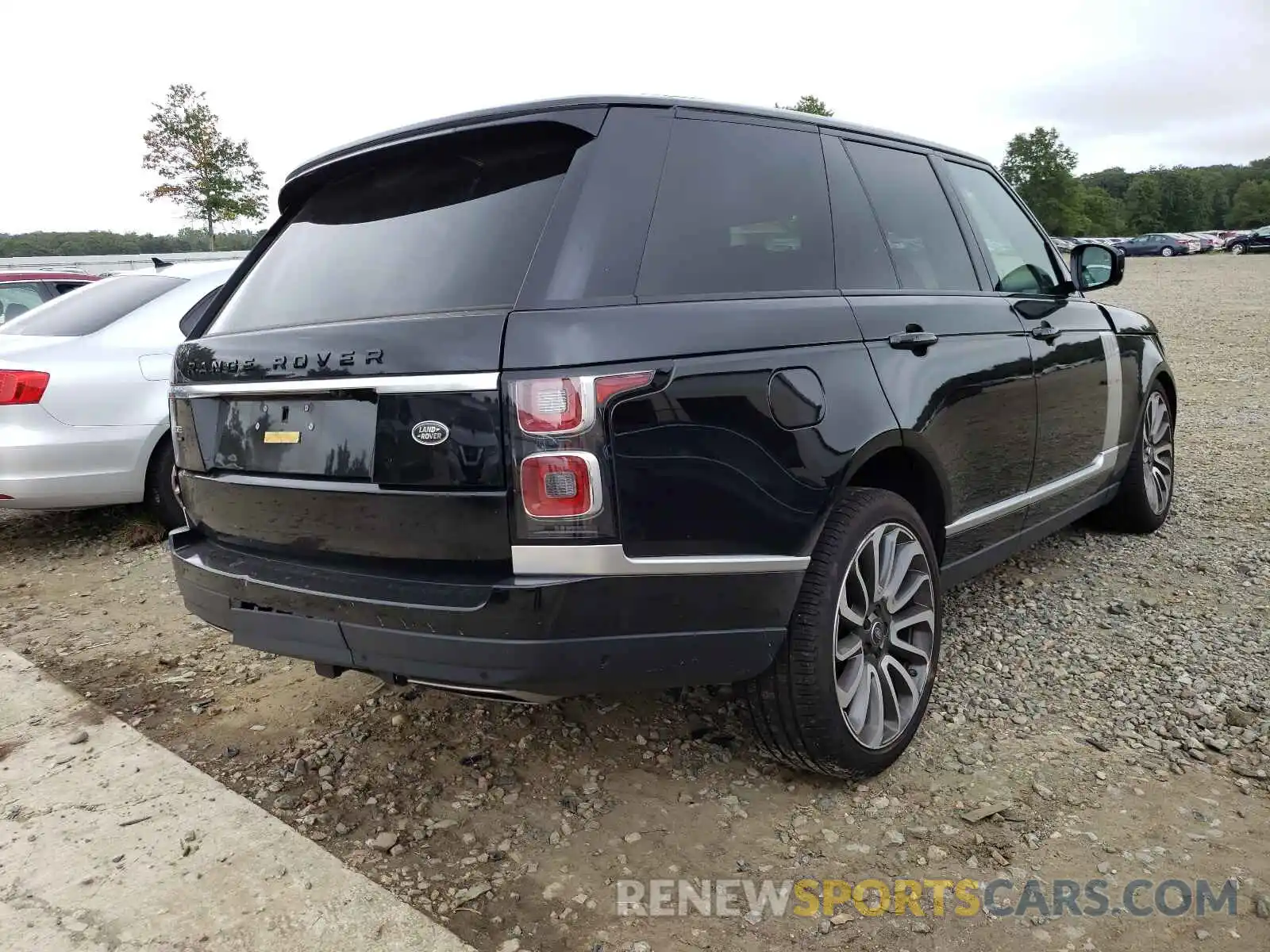 4 Photograph of a damaged car SALGS2SE5LA587445 LAND ROVER RANGEROVER 2020