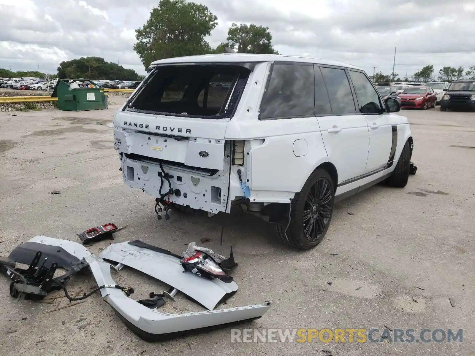 4 Photograph of a damaged car SALGS2SE9LA570759 LAND ROVER RANGEROVER 2020