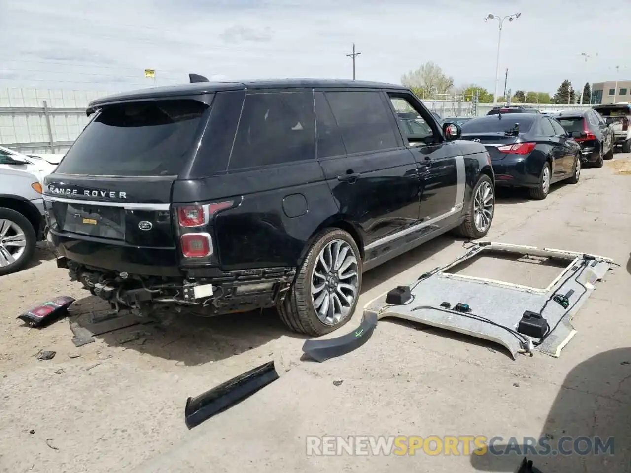 4 Photograph of a damaged car SALGS5SE1LA589405 LAND ROVER RANGEROVER 2020