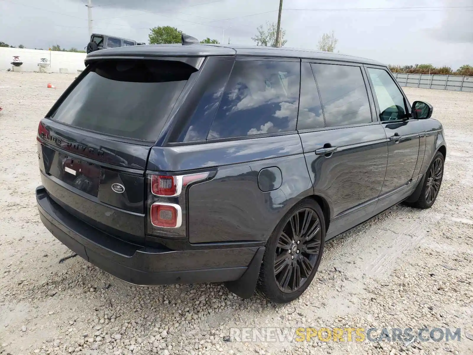 4 Photograph of a damaged car SALGS5SE4LA569679 LAND ROVER RANGEROVER 2020