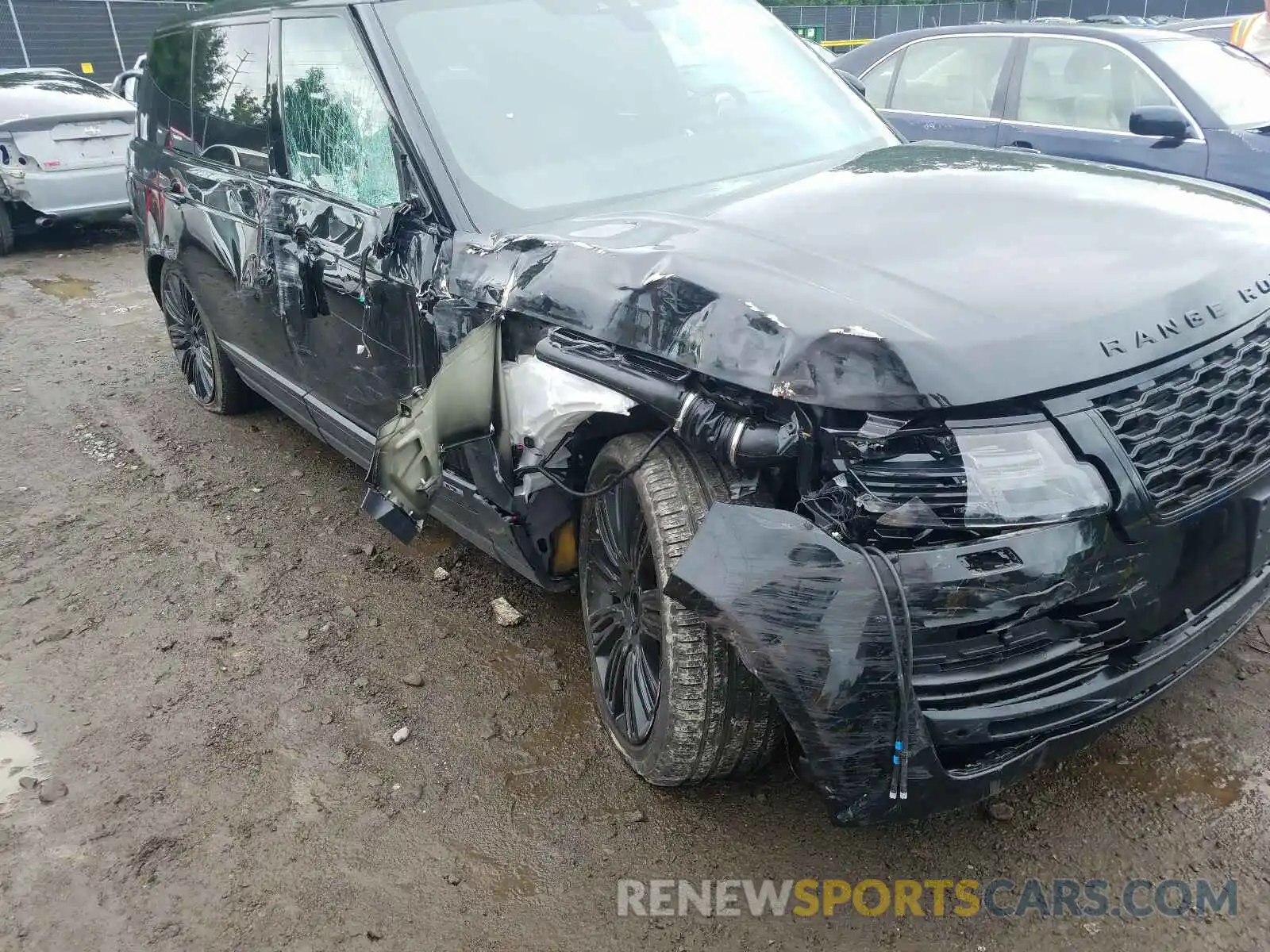 9 Photograph of a damaged car SALGS5SE8LA568843 LAND ROVER RANGEROVER 2020