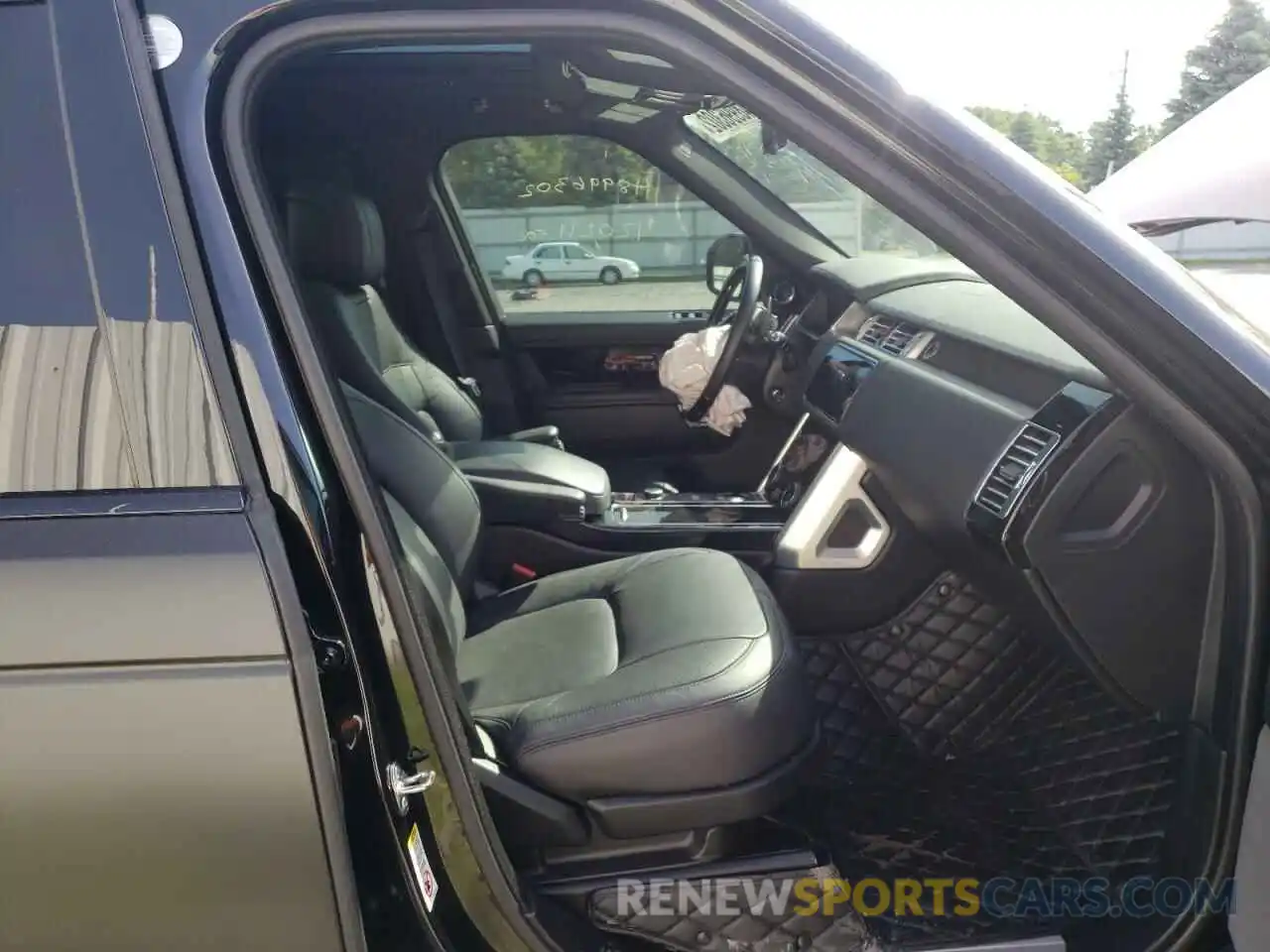 5 Photograph of a damaged car SALGS5SE9LA568723 LAND ROVER RANGEROVER 2020