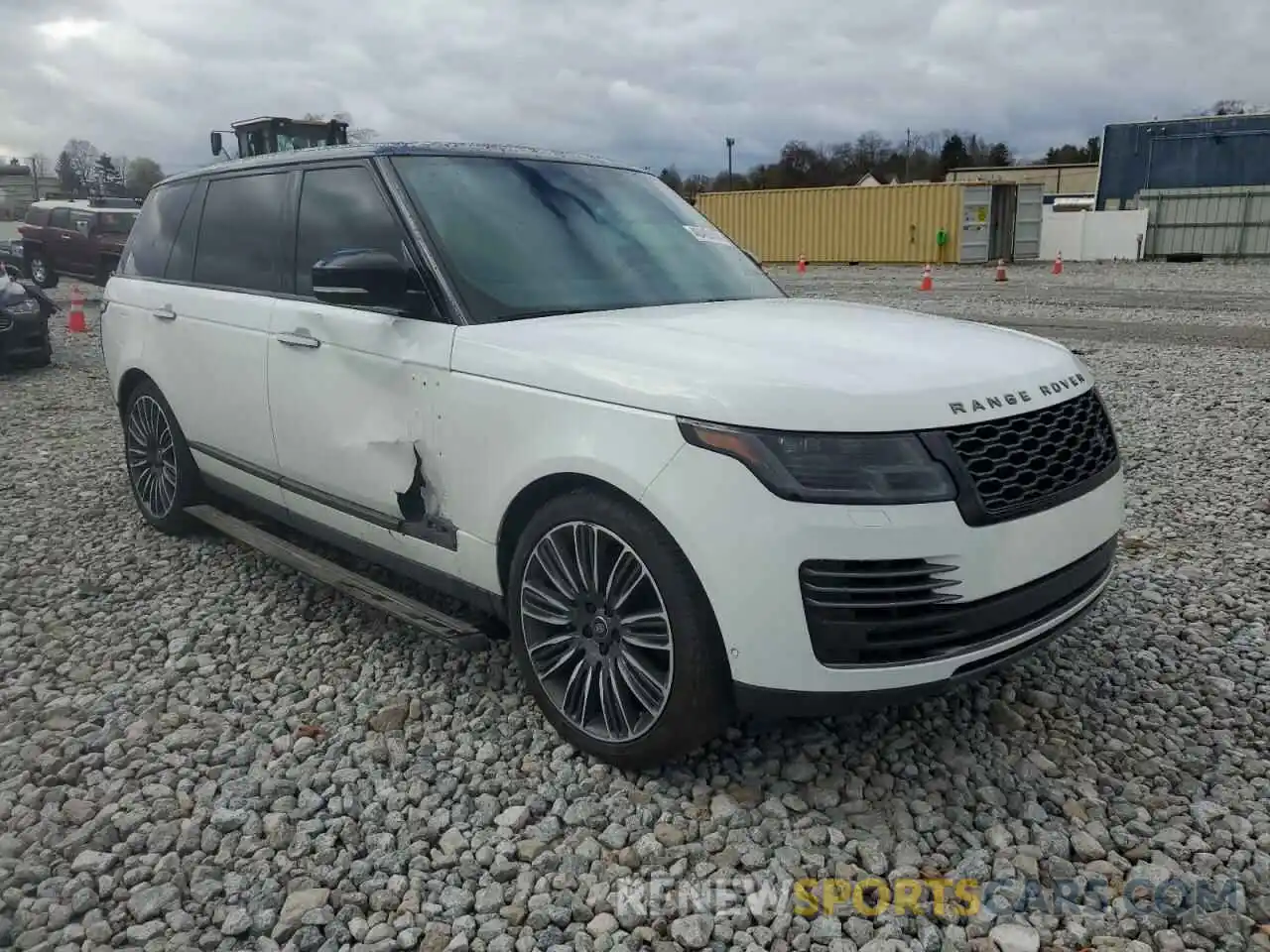 4 Photograph of a damaged car SALGV5SE1LA588228 LAND ROVER RANGEROVER 2020