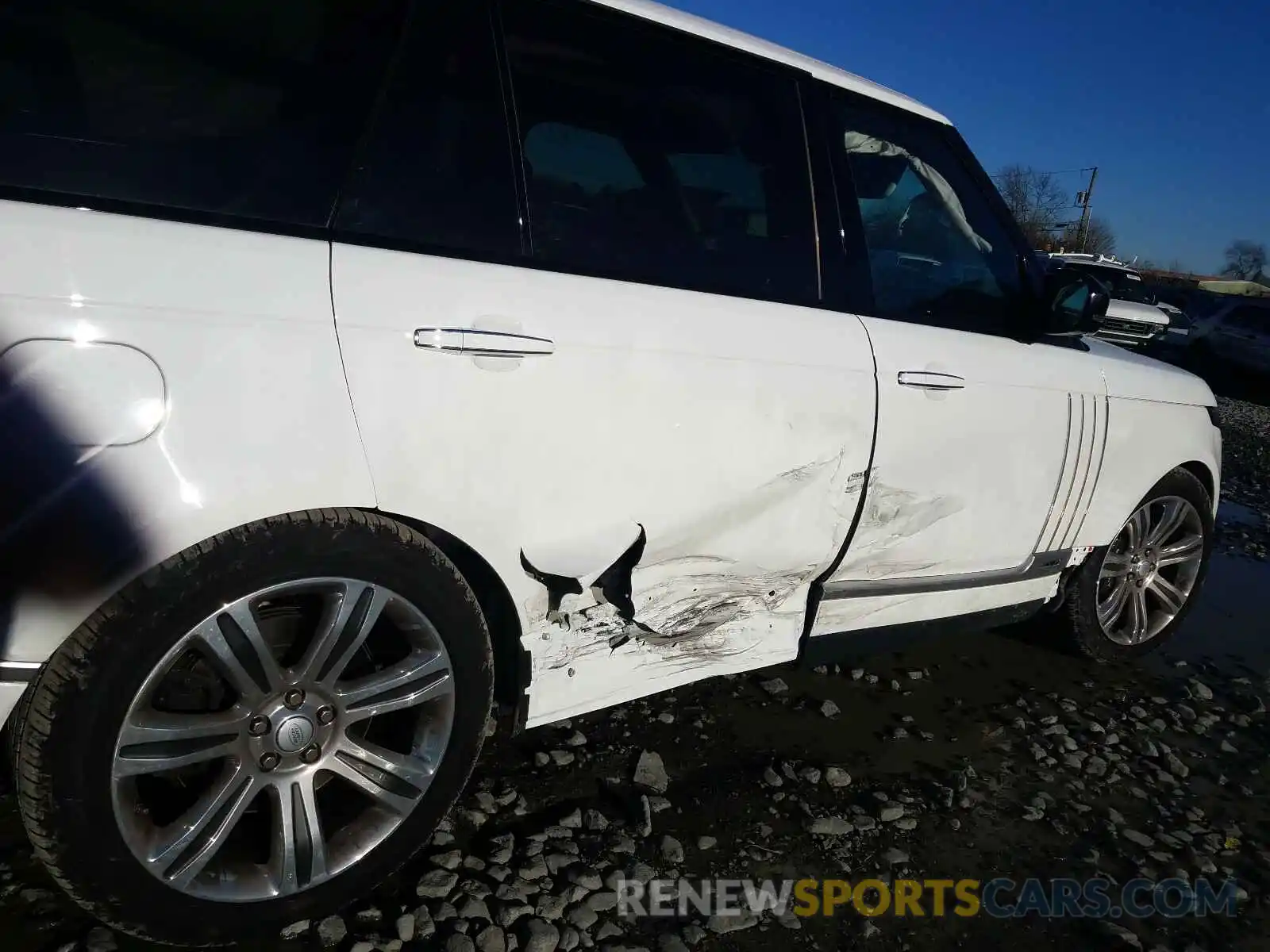 9 Photograph of a damaged car SALGW5RE0LA586537 LAND ROVER RANGEROVER 2020