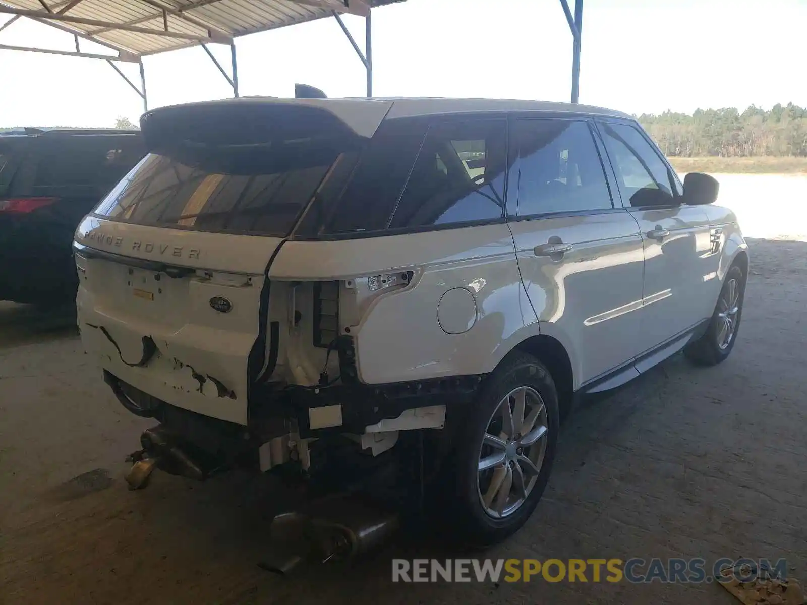 4 Photograph of a damaged car SALWG2SU6LA706169 LAND ROVER RANGEROVER 2020