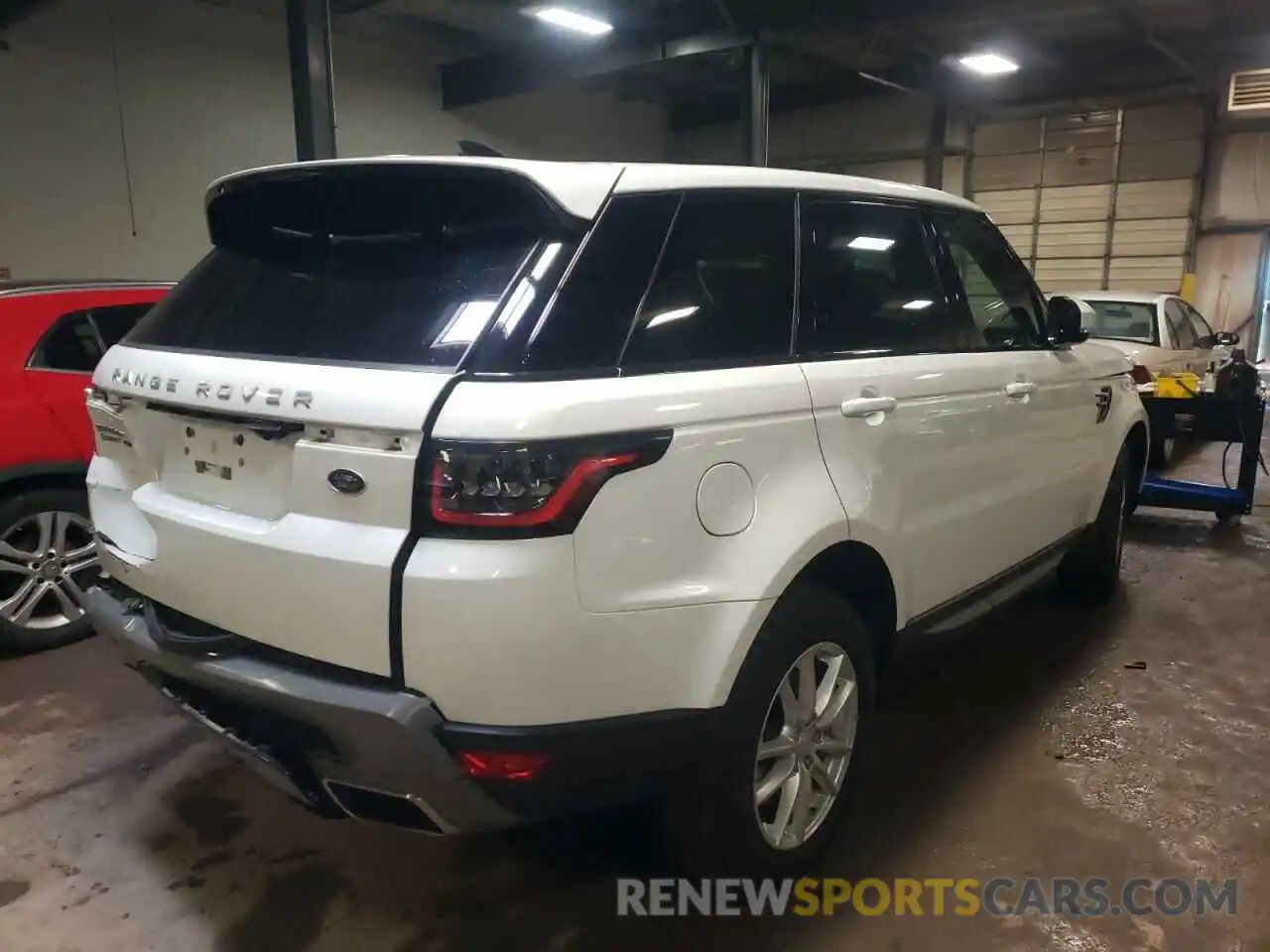 4 Photograph of a damaged car SALWG2SU6LA883384 LAND ROVER RANGEROVER 2020