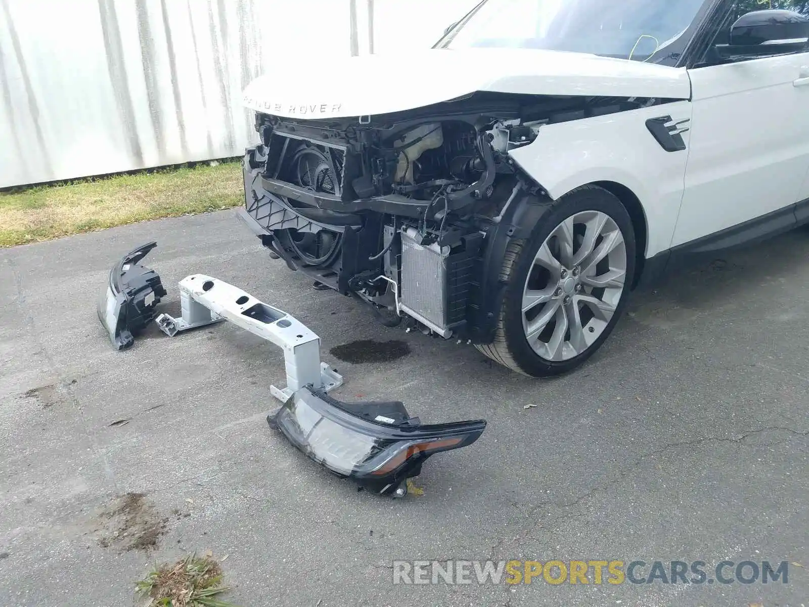 10 Photograph of a damaged car SALWG2SU7LA748818 LAND ROVER RANGEROVER 2020