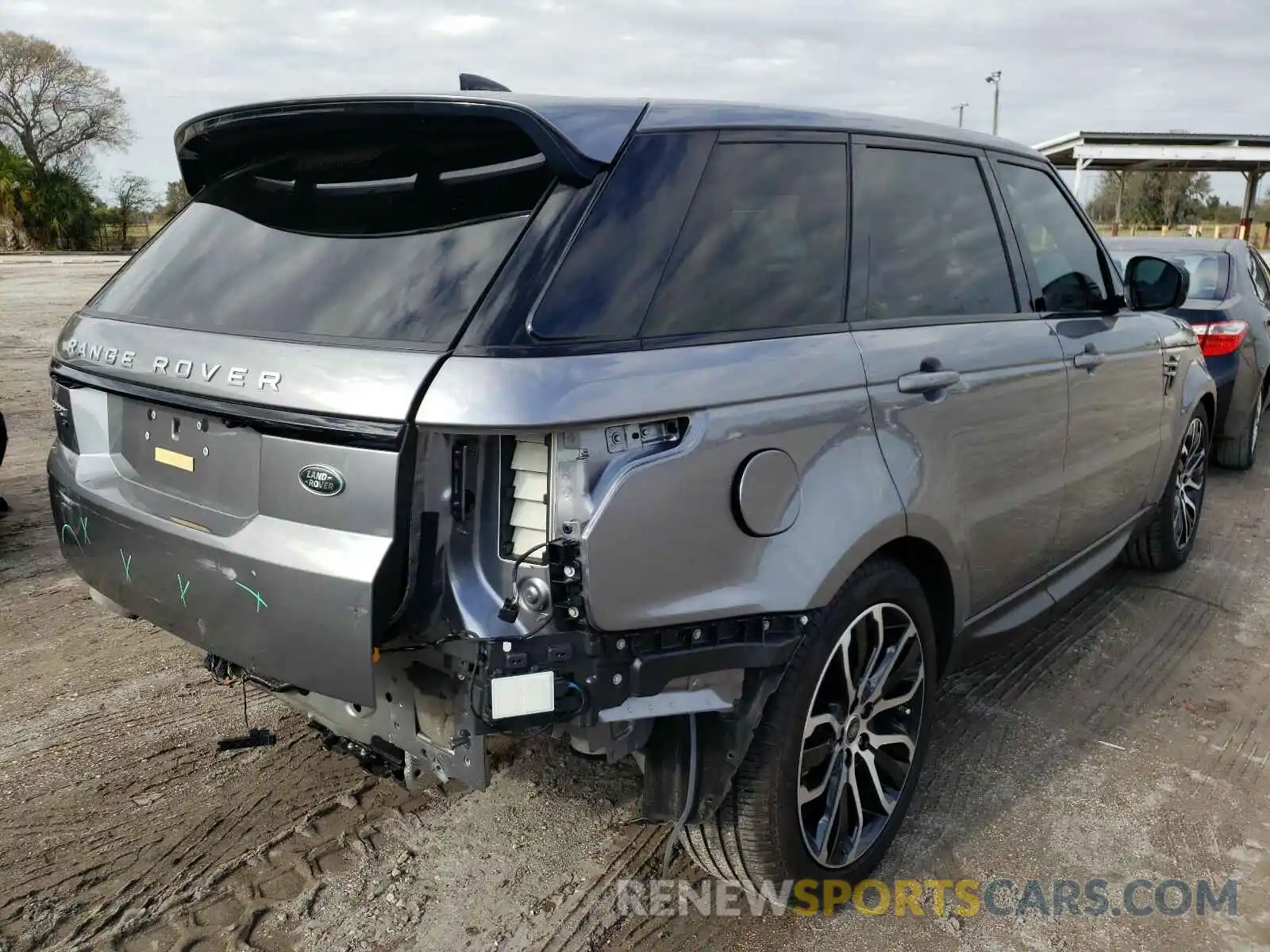 4 Photograph of a damaged car SALWG2SU9LA886411 LAND ROVER RANGEROVER 2020