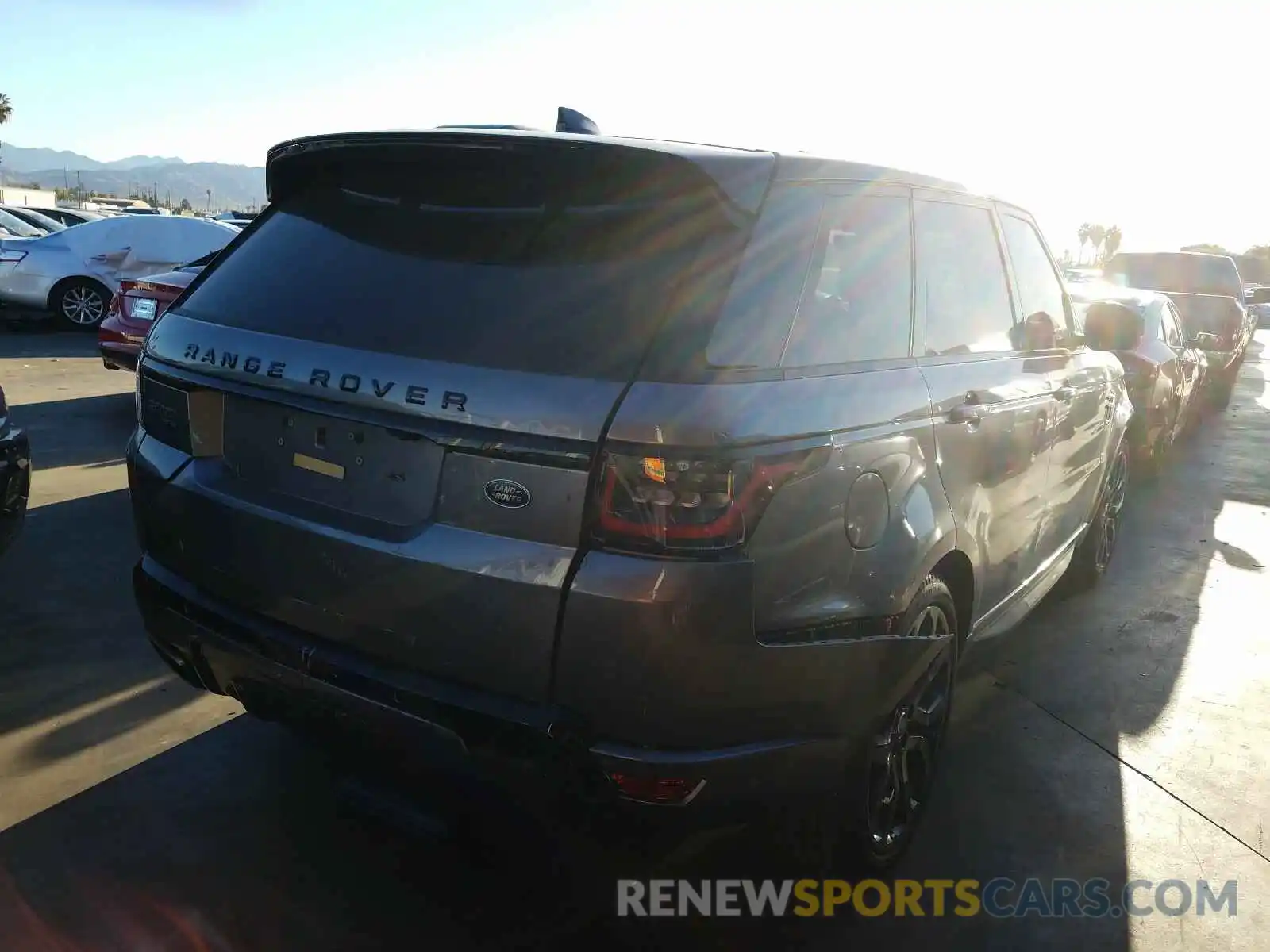 4 Photograph of a damaged car SALWR2SE3LA885550 LAND ROVER RANGEROVER 2020