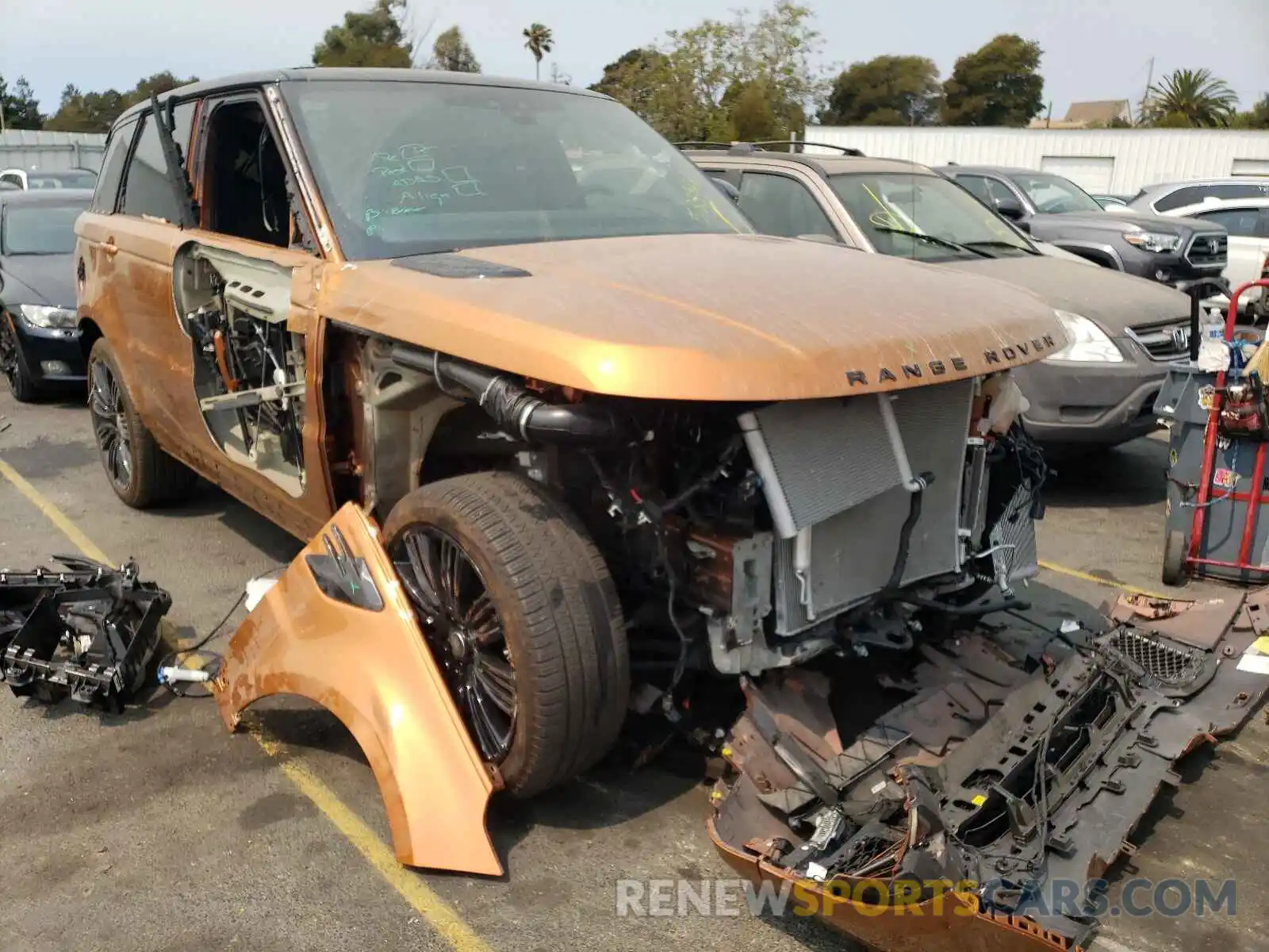 1 Photograph of a damaged car SALWR2SE6LA889236 LAND ROVER RANGEROVER 2020