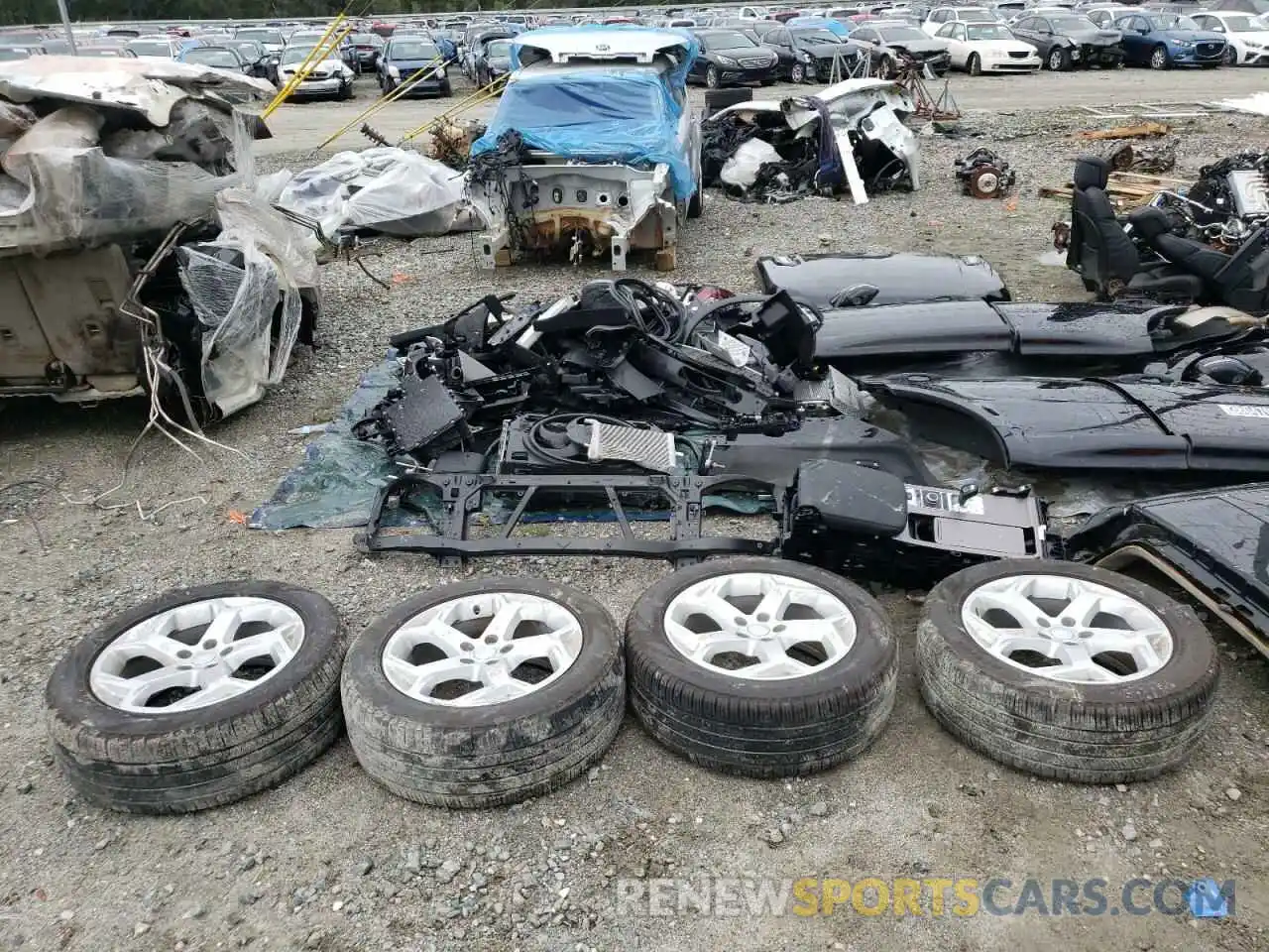 10 Photograph of a damaged car SALWR2SU1LA70682X LAND ROVER RANGEROVER 2020