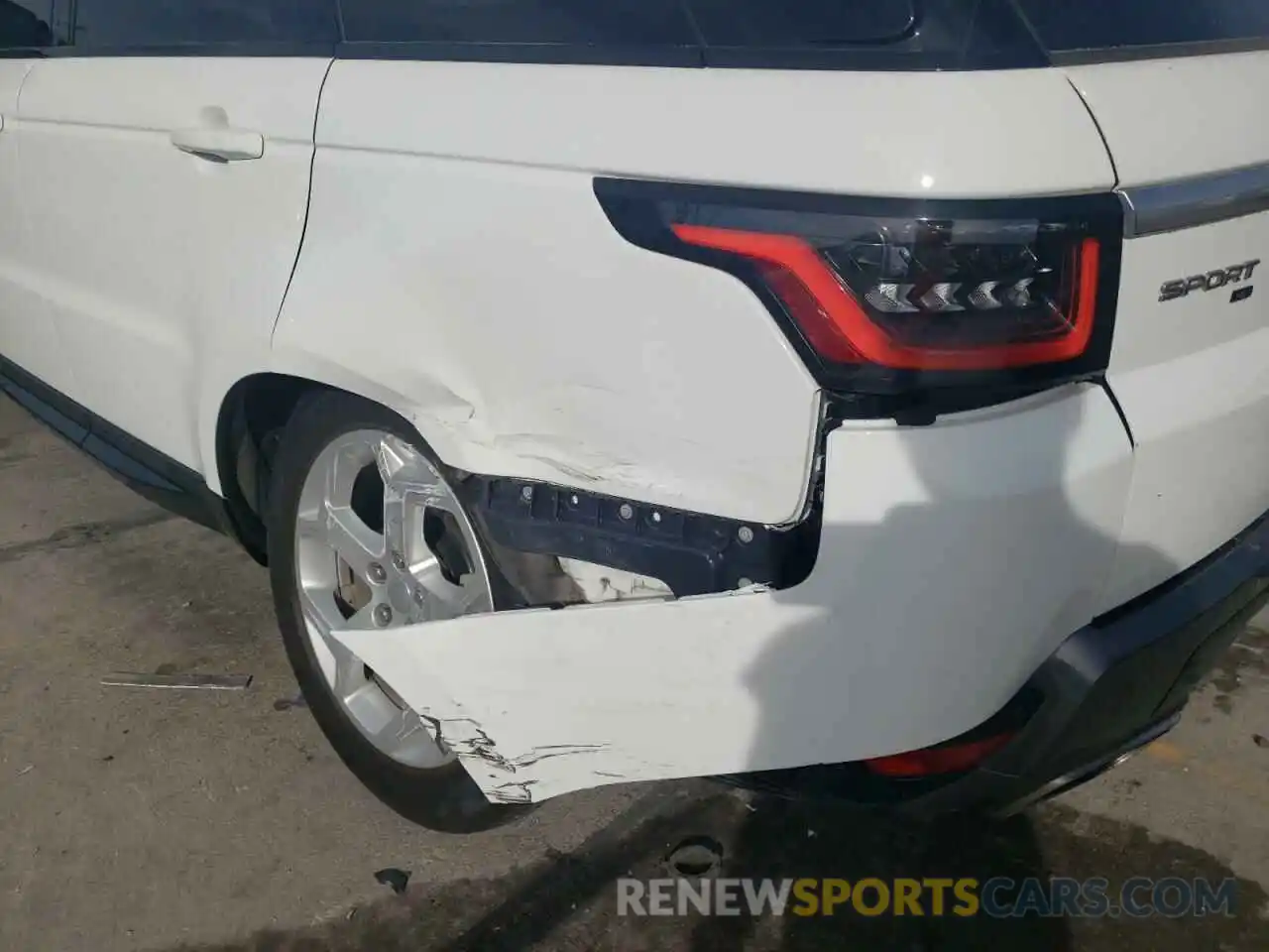 9 Photograph of a damaged car SALWR2SU8LA730709 LAND ROVER RANGEROVER 2020