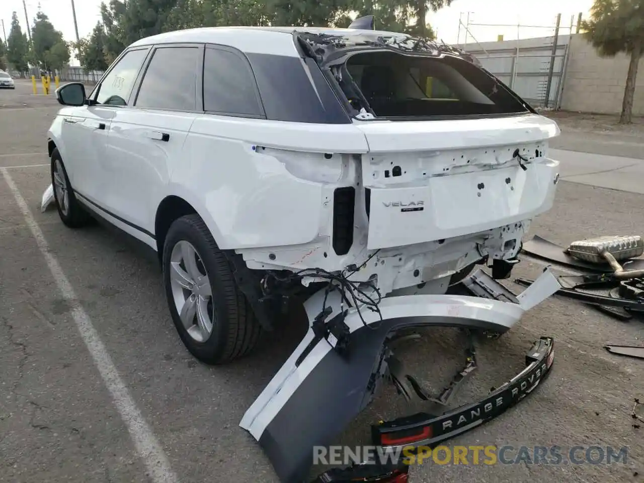 3 Photograph of a damaged car SALYB2EX6LA261669 LAND ROVER RANGEROVER 2020