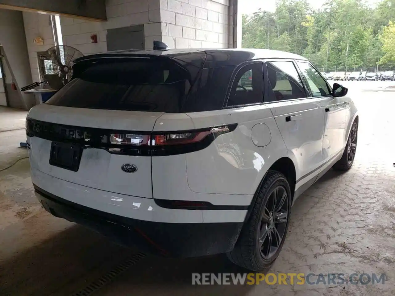 4 Photograph of a damaged car SALYB2EX7LA276102 LAND ROVER RANGEROVER 2020