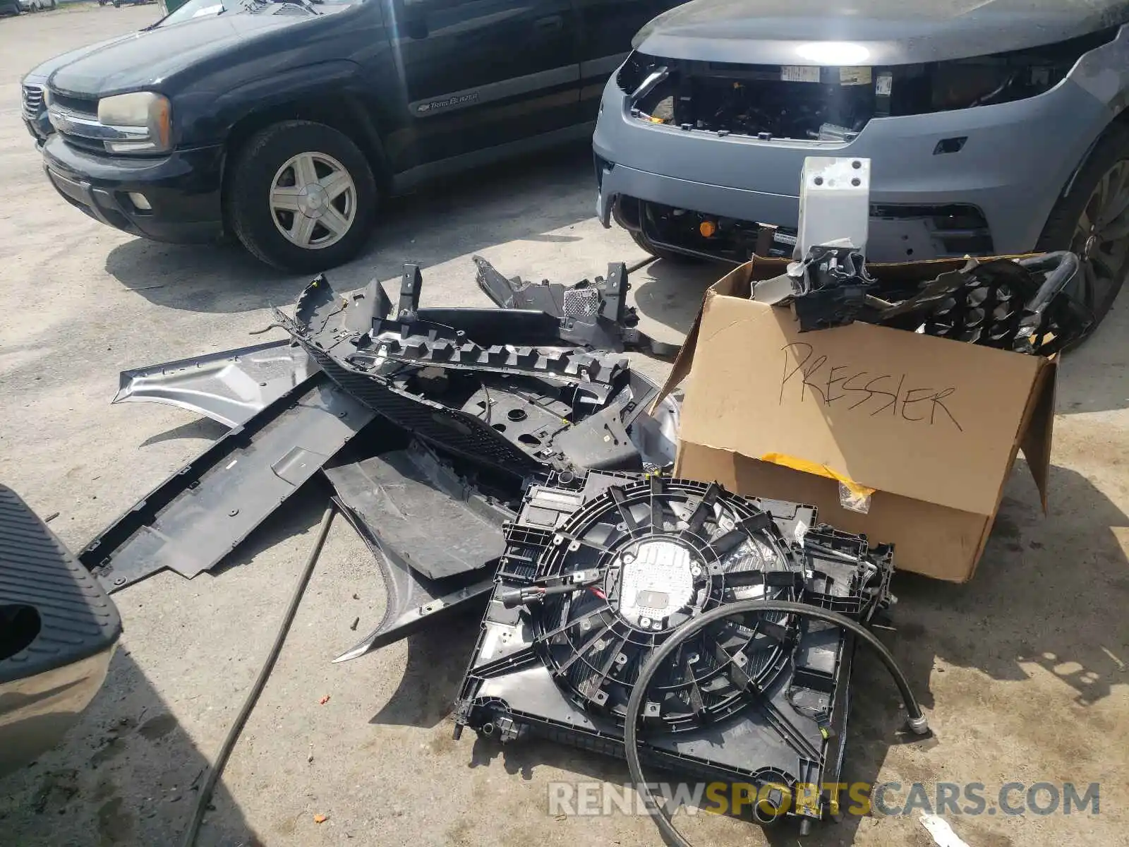 9 Photograph of a damaged car SALYK2EX3LA260821 LAND ROVER RANGEROVER 2020