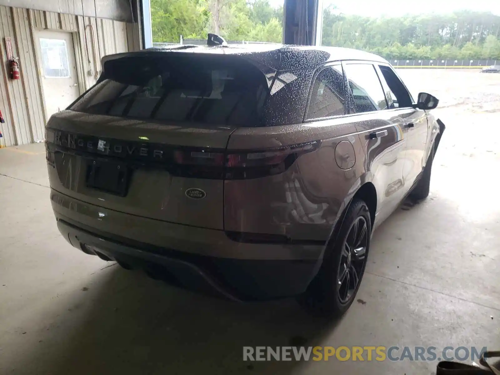 4 Photograph of a damaged car SALYK2EX7LA243097 LAND ROVER RANGEROVER 2020