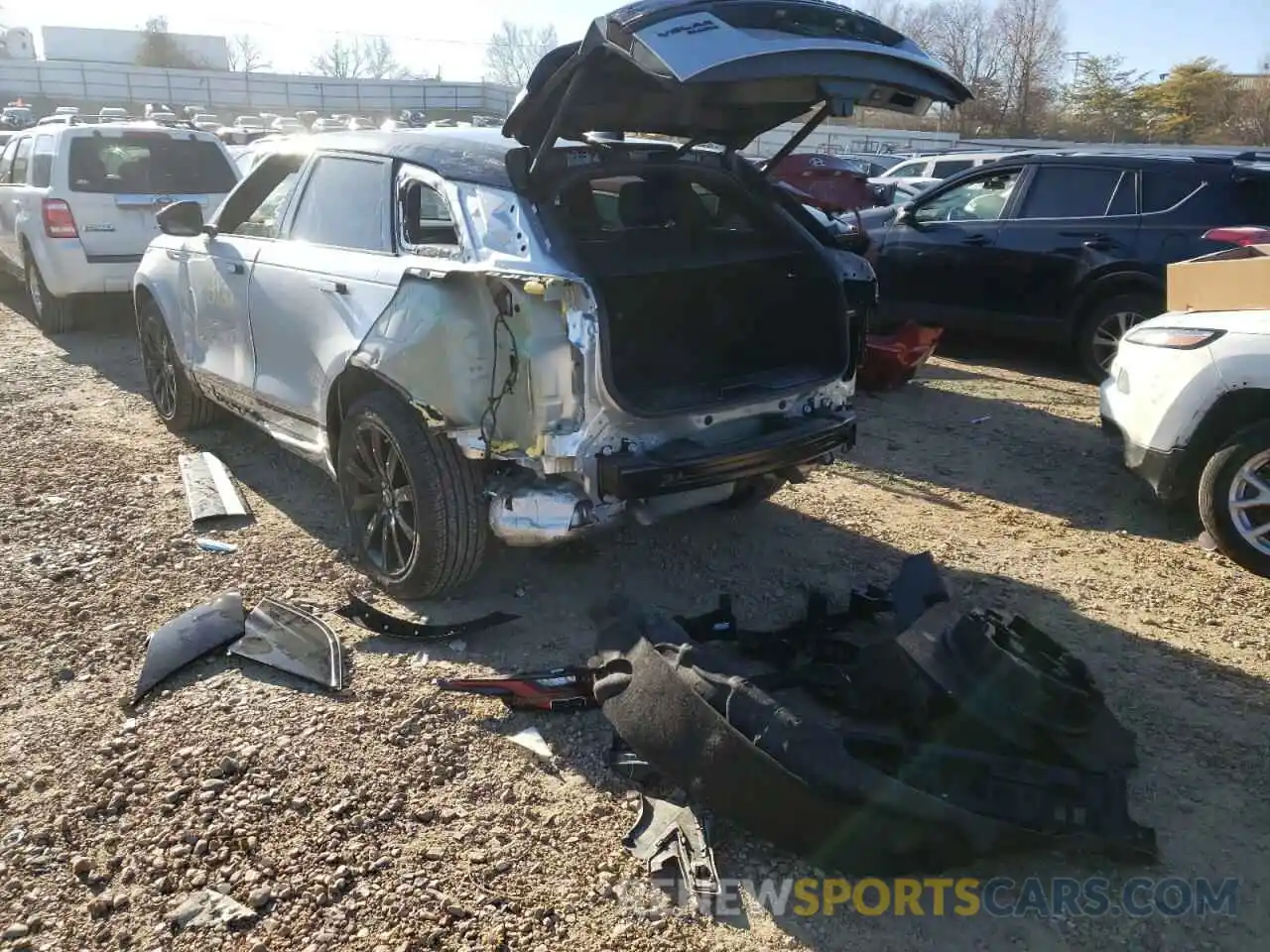 3 Photograph of a damaged car SALYK2EX8LA240208 LAND ROVER RANGEROVER 2020