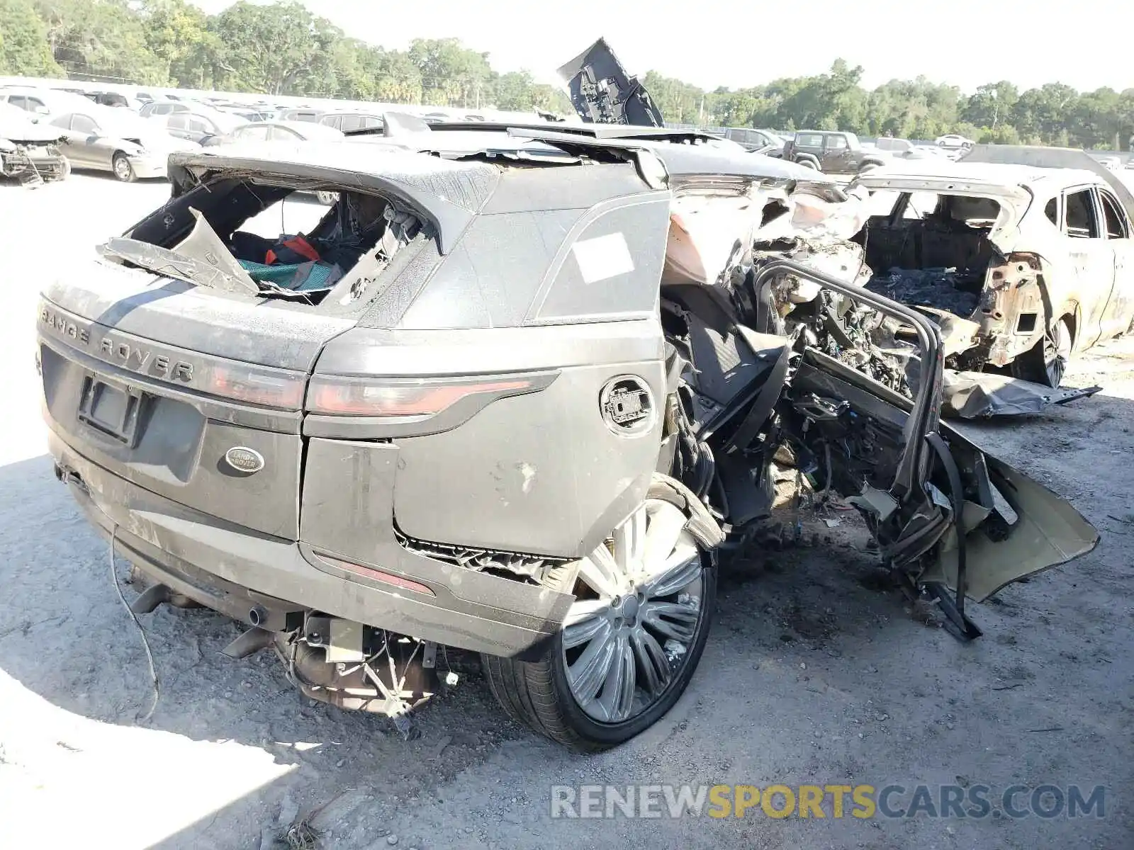 4 Photograph of a damaged car SALYK2EX9LA251072 LAND ROVER RANGEROVER 2020