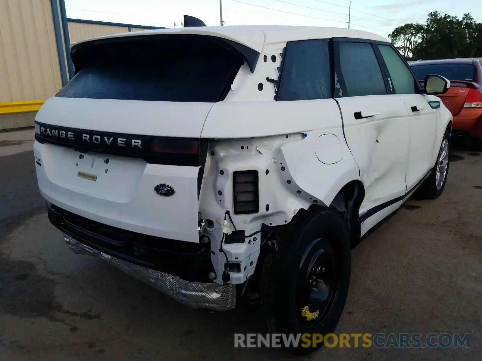 4 Photograph of a damaged car SALZJ2FX6LH100039 LAND ROVER RANGEROVER 2020