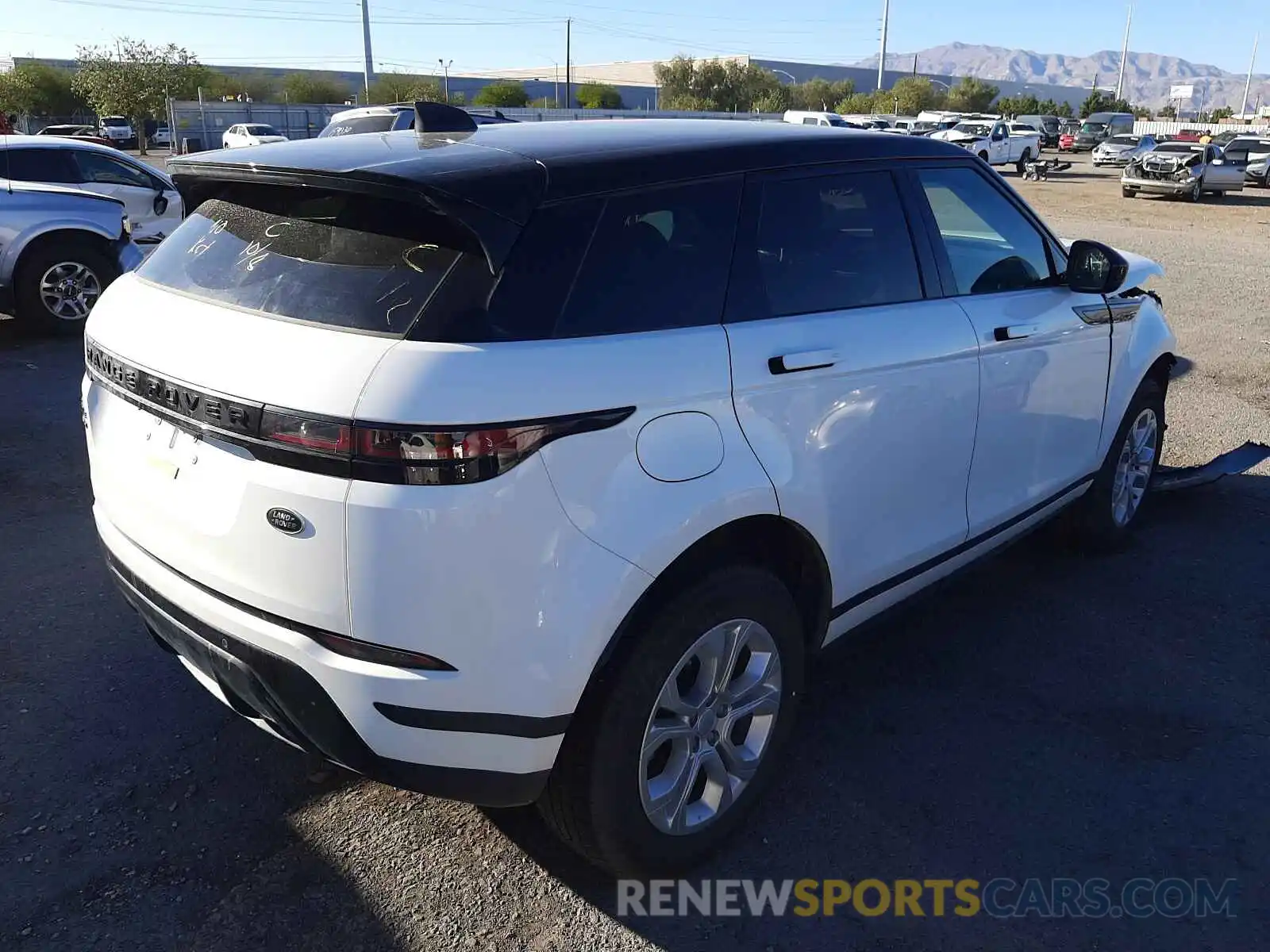 4 Photograph of a damaged car SALZJ2FXXLH085755 LAND ROVER RANGEROVER 2020