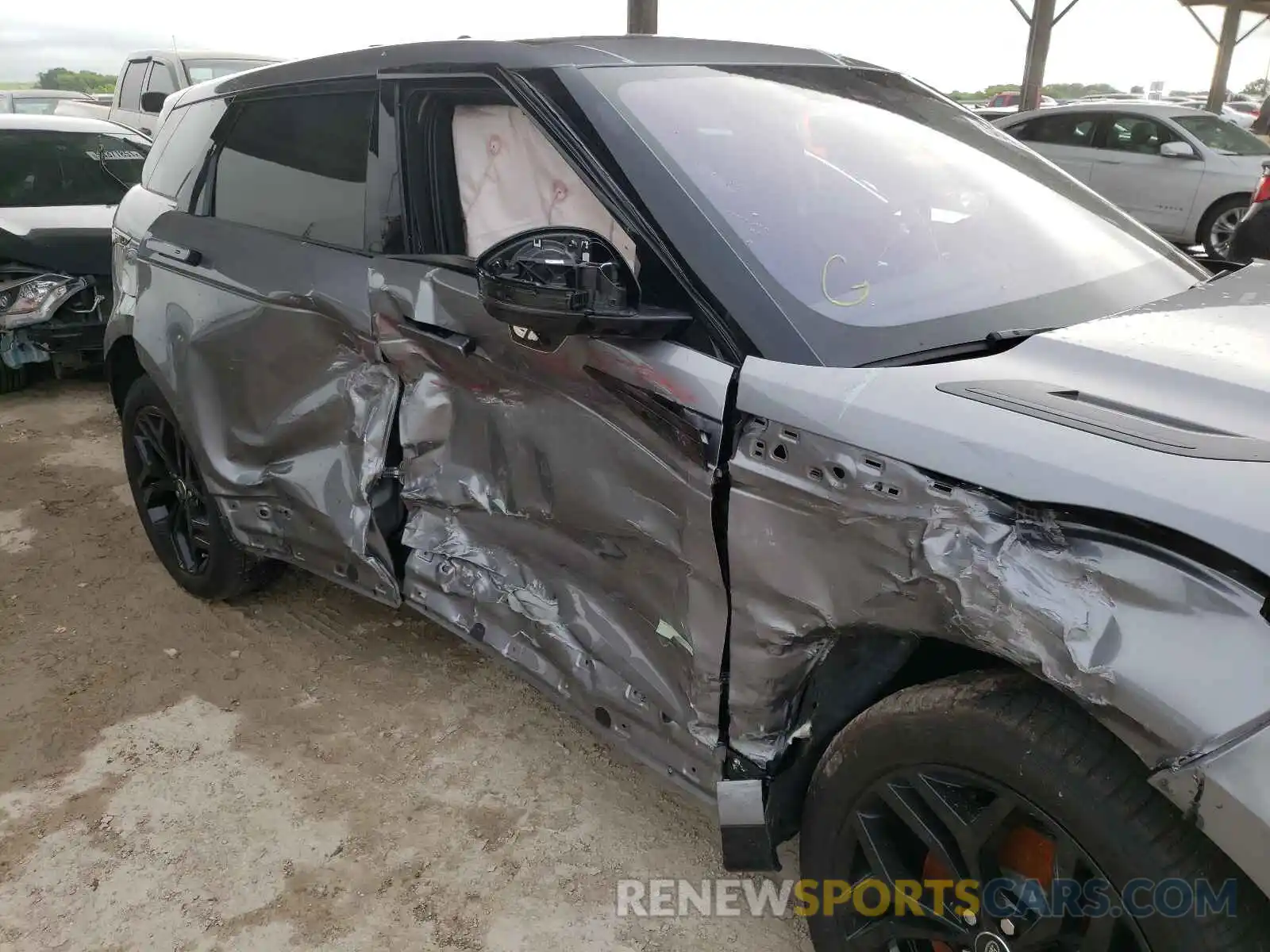 9 Photograph of a damaged car SALZL2GXXLH040422 LAND ROVER RANGEROVER 2020