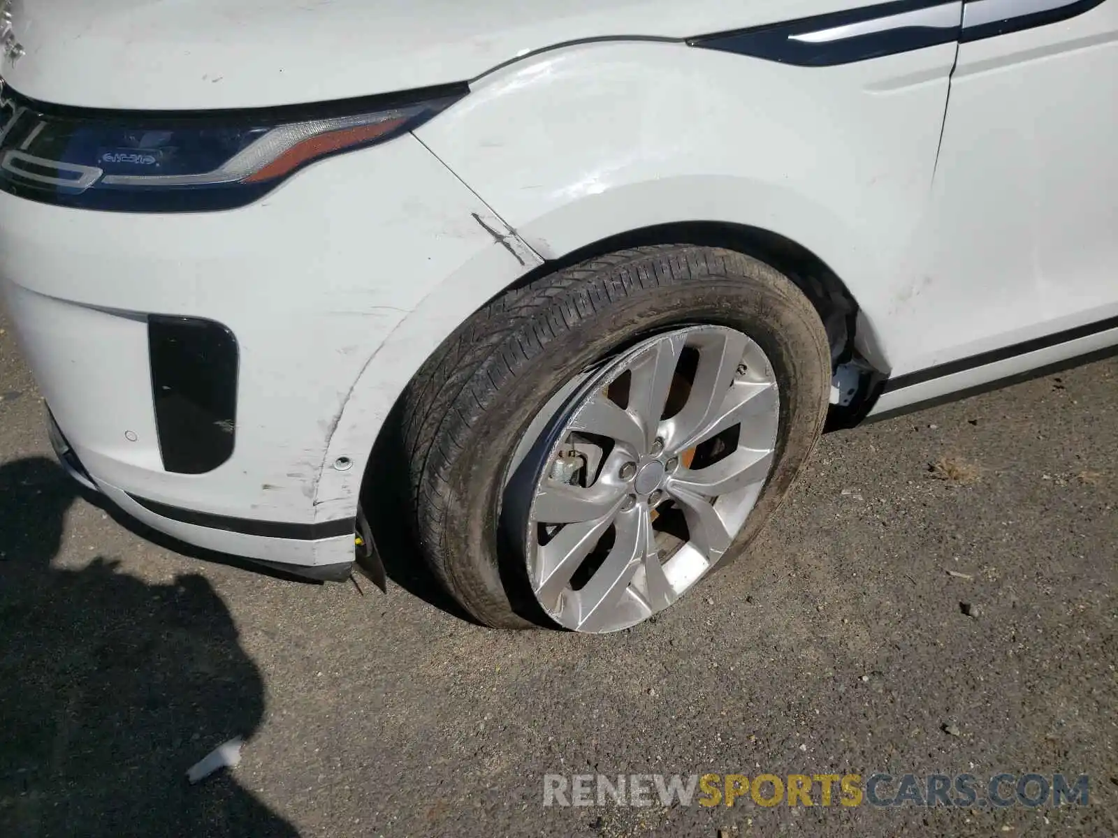 9 Photograph of a damaged car SALZP2FXXLH077105 LAND ROVER RANGEROVER 2020