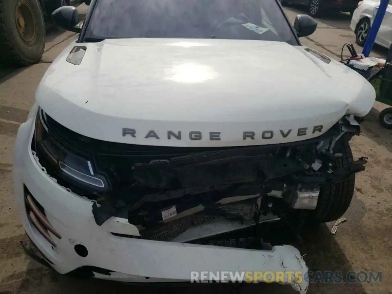 7 Photograph of a damaged car SALZT2GX1LH010676 LAND ROVER RANGEROVER 2020