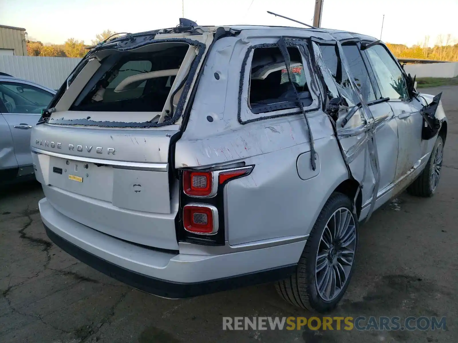 4 Photograph of a damaged car SALGS2RU6MA423751 LAND ROVER RANGEROVER 2021