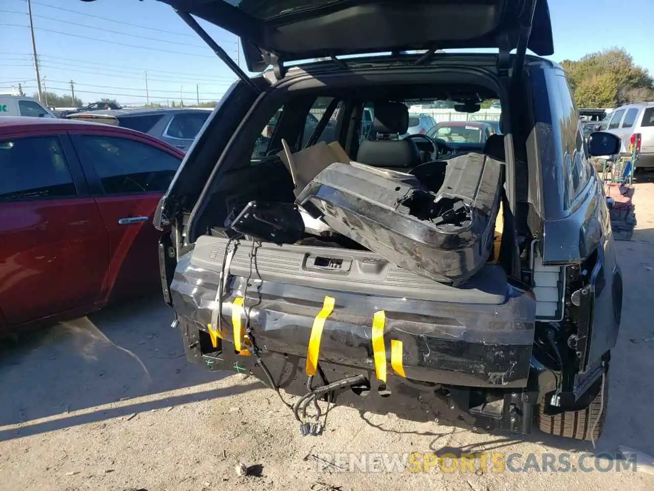 9 Photograph of a damaged car SALGS2SE5MA441208 LAND ROVER RANGEROVER 2021