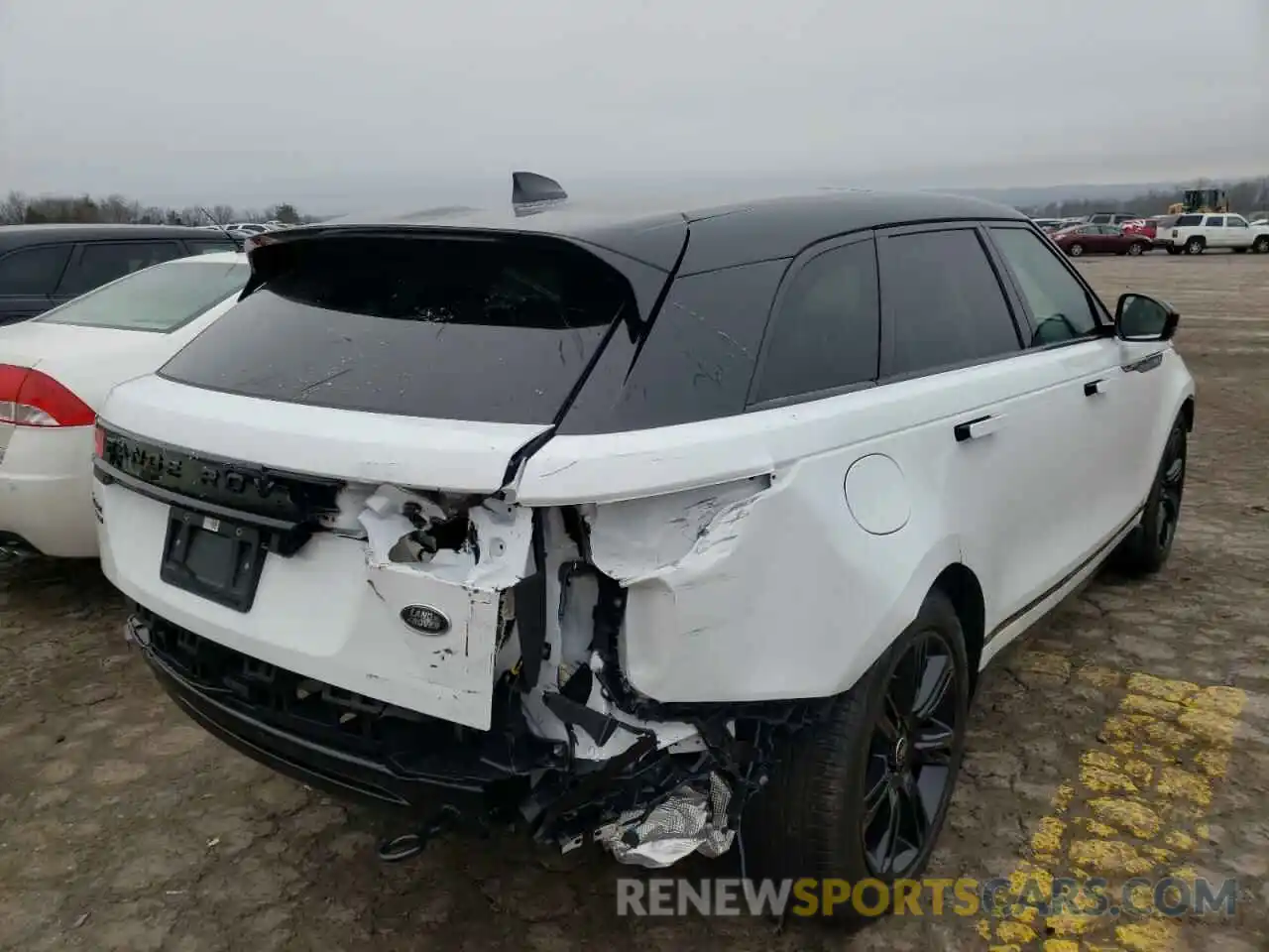 4 Photograph of a damaged car SALYT2EU2MA321807 LAND ROVER RANGEROVER 2021