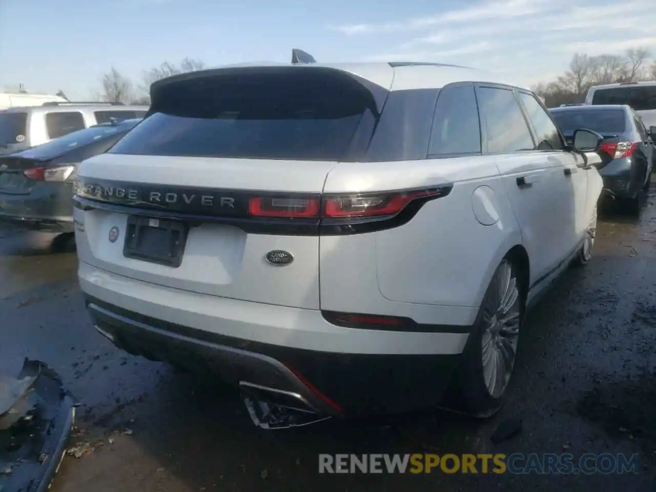 4 Photograph of a damaged car SALYT2EU6MA303102 LAND ROVER RANGEROVER 2021