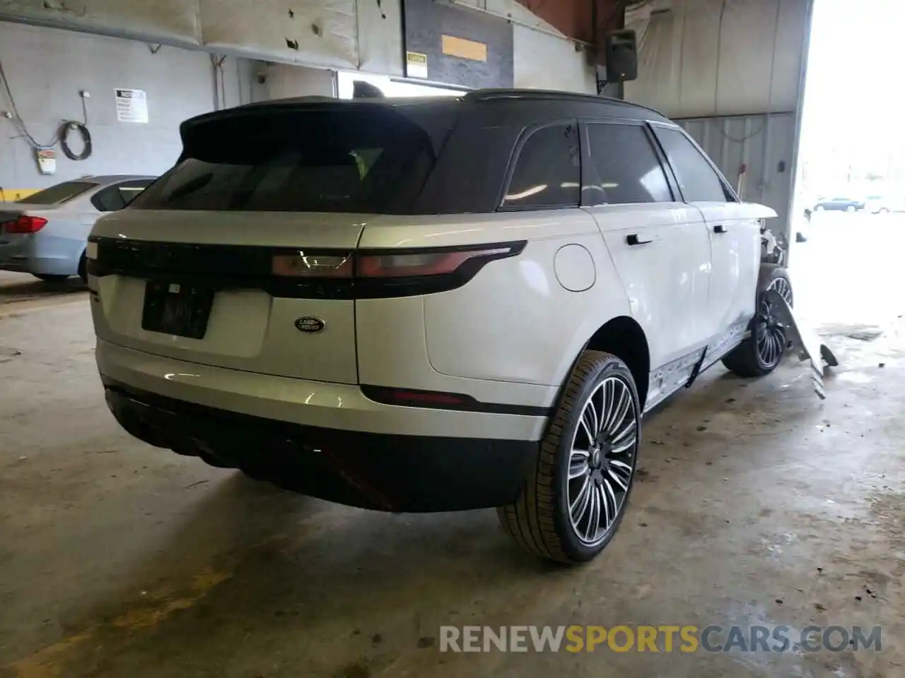 4 Photograph of a damaged car SALYT2EX7MA322994 LAND ROVER RANGEROVER 2021