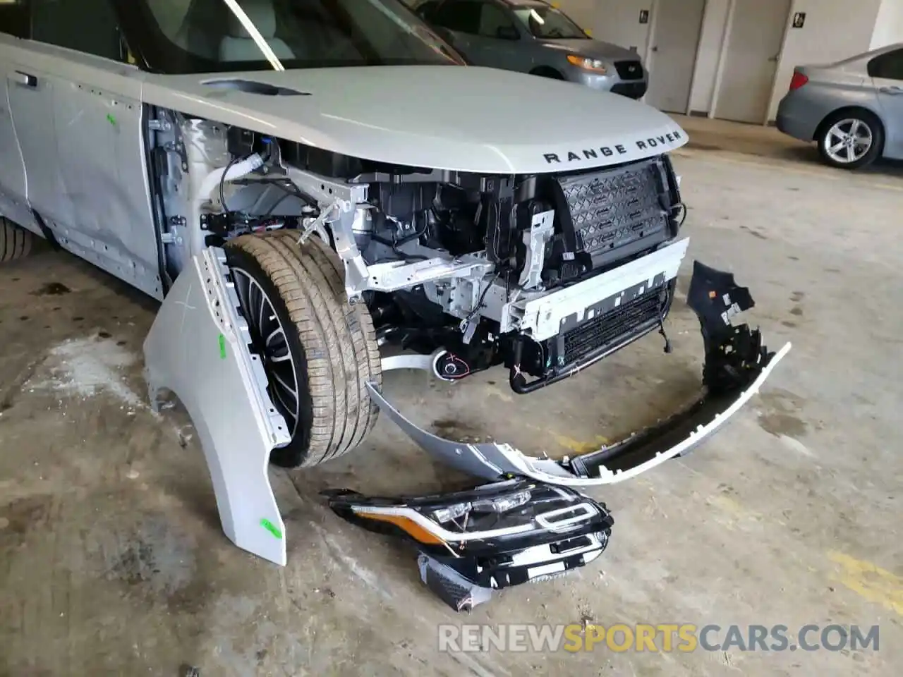 9 Photograph of a damaged car SALYT2EX7MA322994 LAND ROVER RANGEROVER 2021