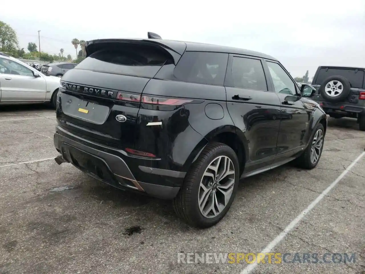 4 Photograph of a damaged car SALZM2FX5MH148057 LAND ROVER RANGEROVER 2021