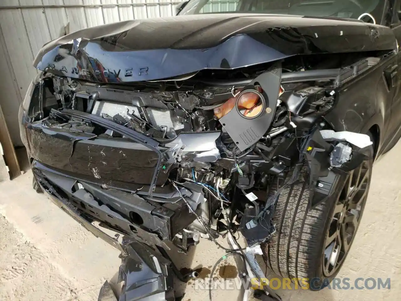 9 Photograph of a damaged car SALWR2SE8NA211719 LAND ROVER RANGEROVER 2022