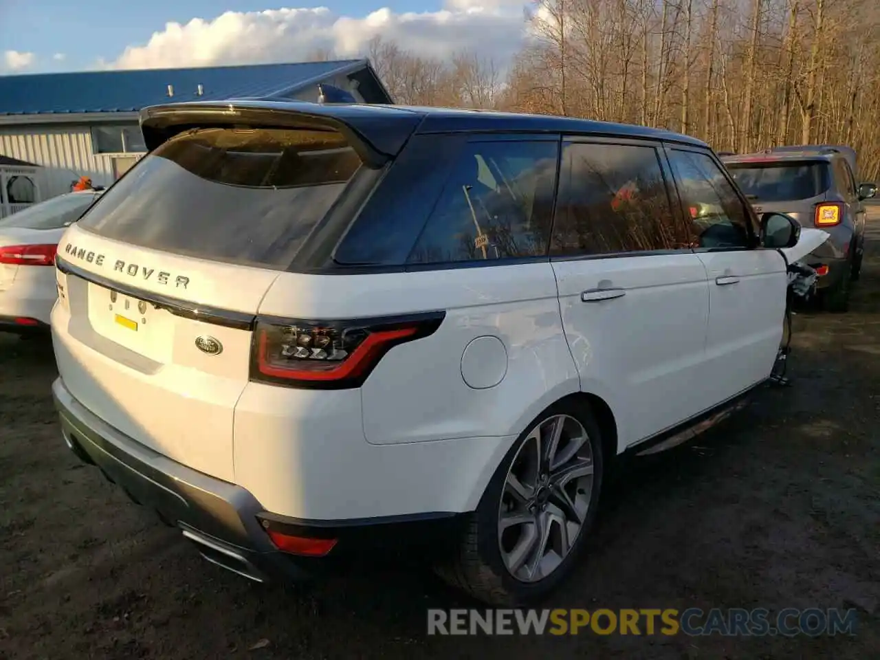 4 Photograph of a damaged car SALWR2SU1NA204117 LAND ROVER RANGEROVER 2022