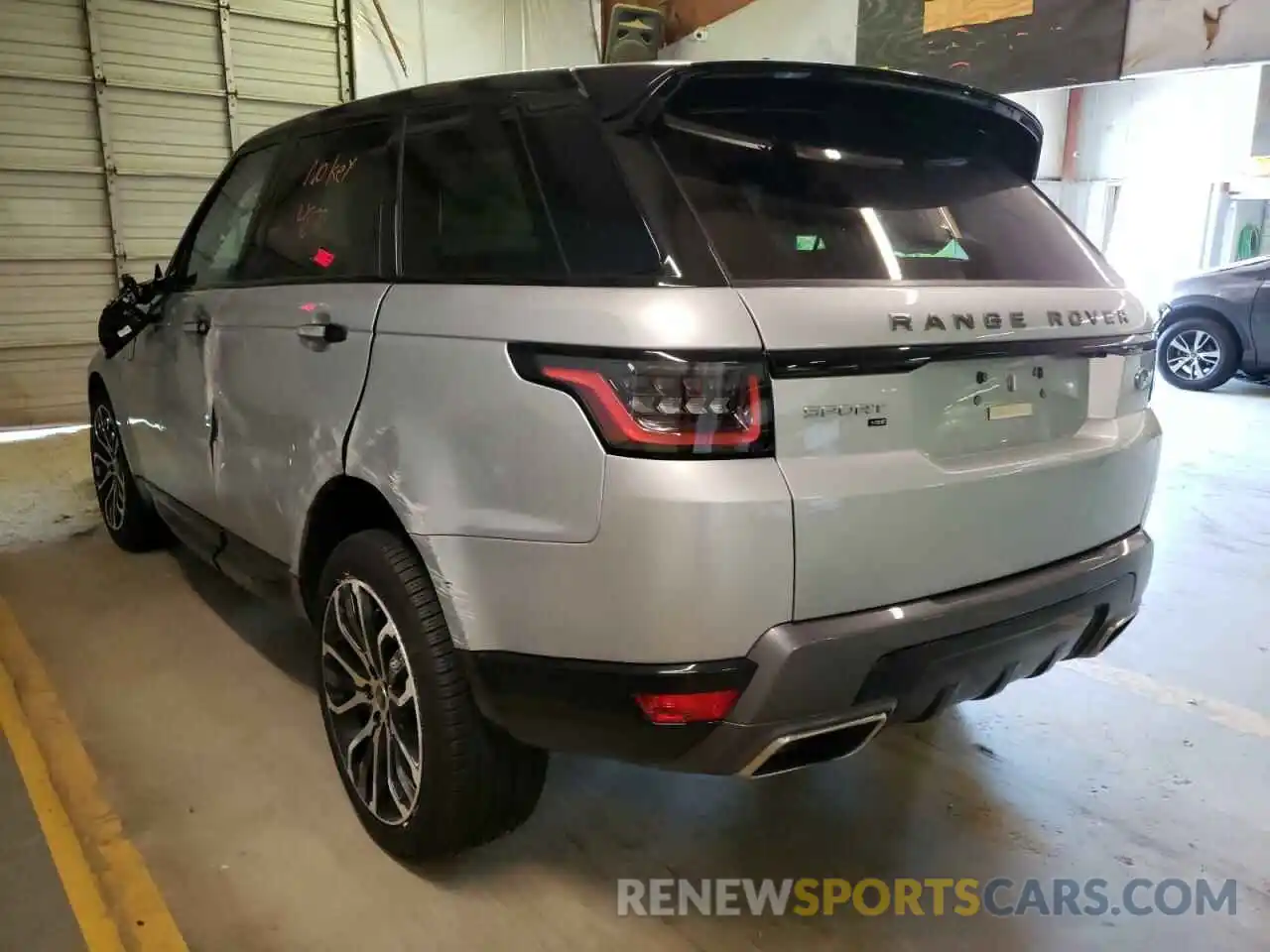 3 Photograph of a damaged car SALWR2SU7NA218877 LAND ROVER RANGEROVER 2022