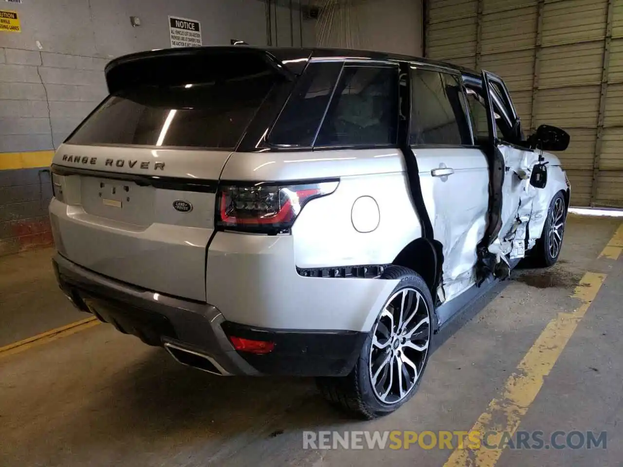 4 Photograph of a damaged car SALWR2SU7NA218877 LAND ROVER RANGEROVER 2022