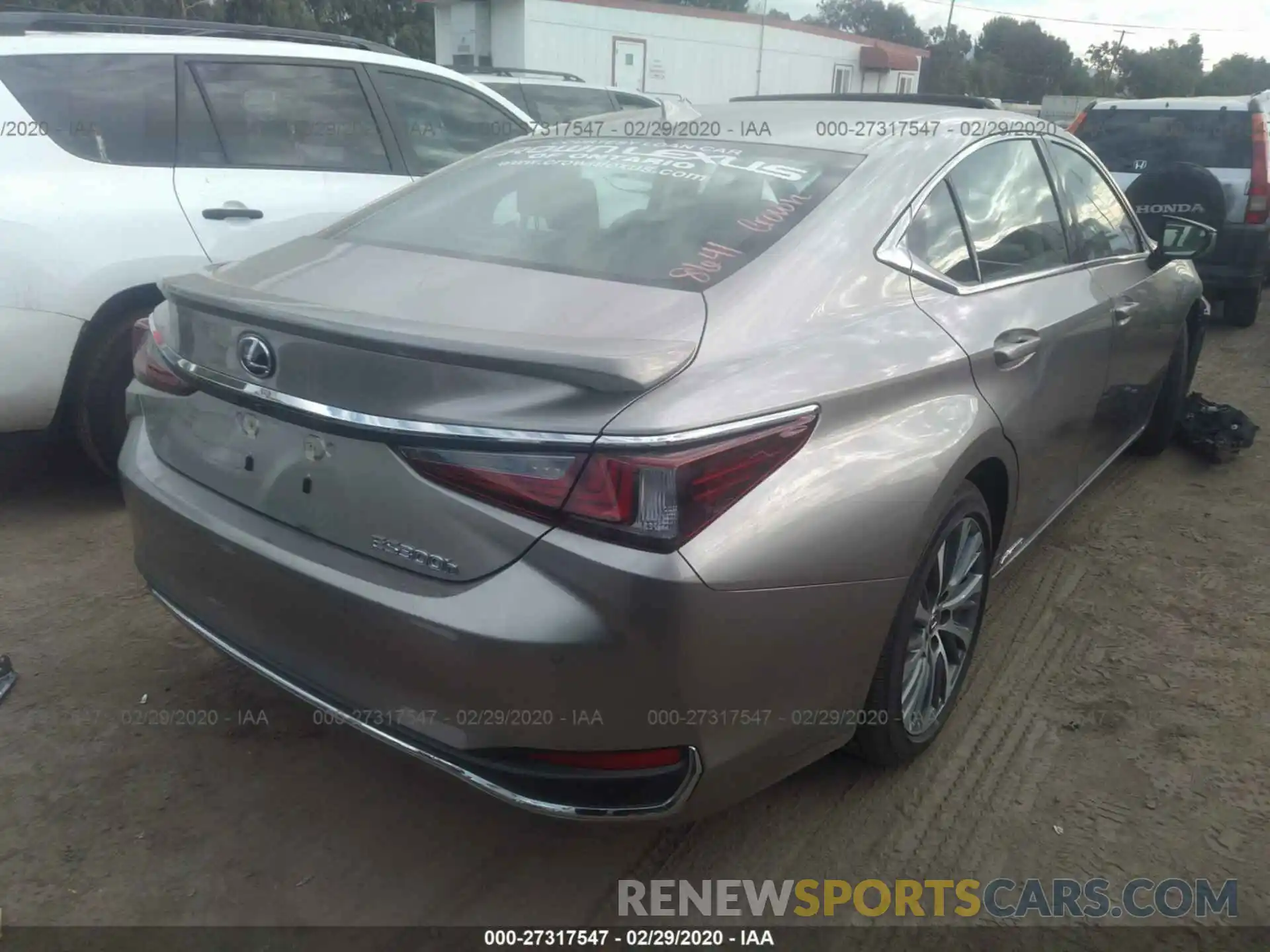 4 Фотография поврежденного автомобиля 58AB21B11KU002774 LEXUS ES 2019