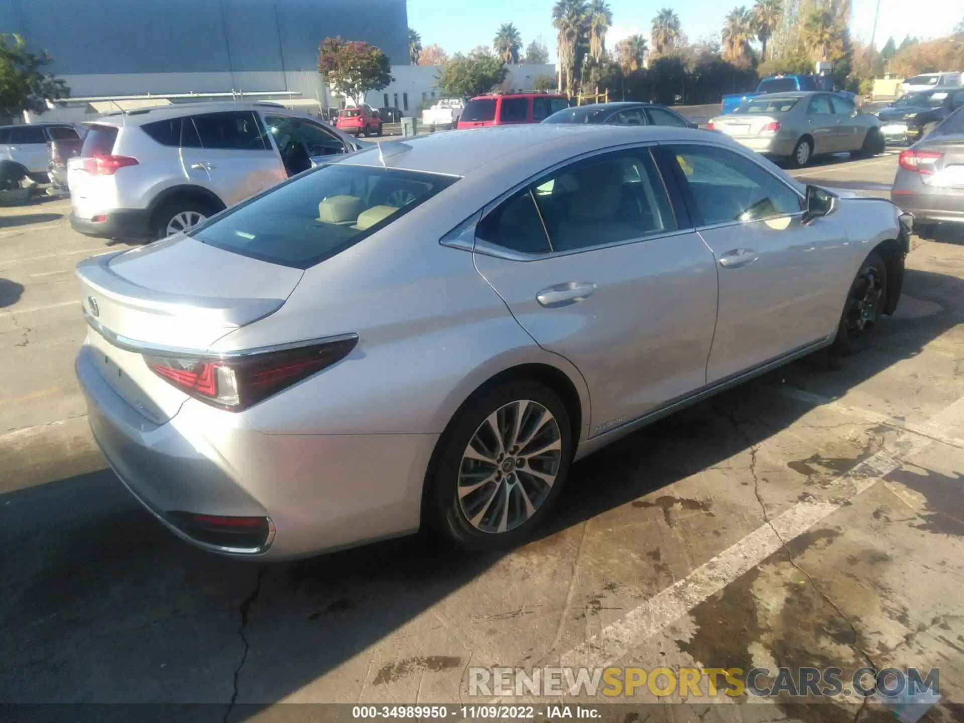 4 Photograph of a damaged car 58AB21B12KU002721 LEXUS ES 2019