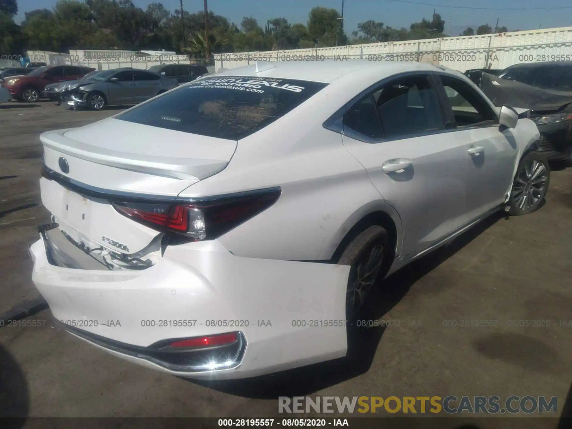 4 Photograph of a damaged car 58AB21B14KU001845 LEXUS ES 2019