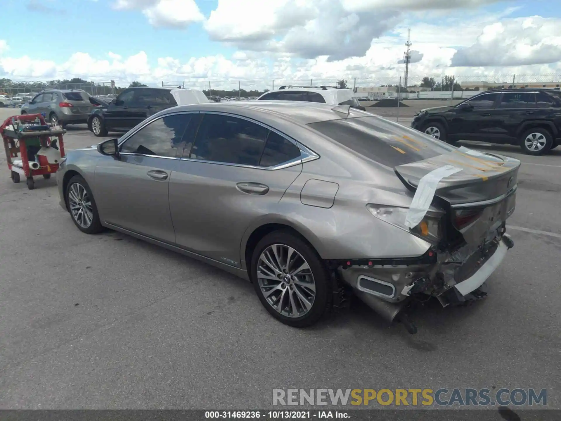 3 Photograph of a damaged car 58AB21B14KU003840 LEXUS ES 2019