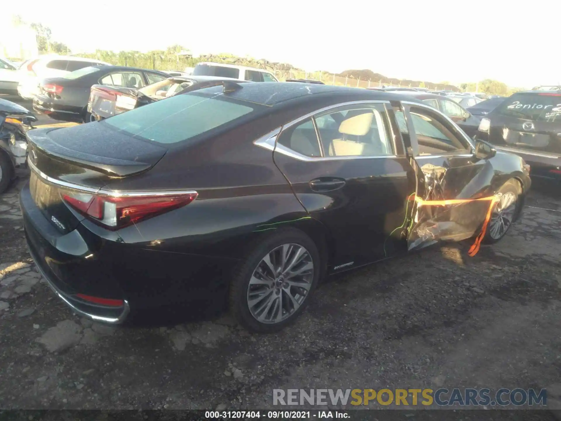 4 Photograph of a damaged car 58AB21B15KU002969 LEXUS ES 2019