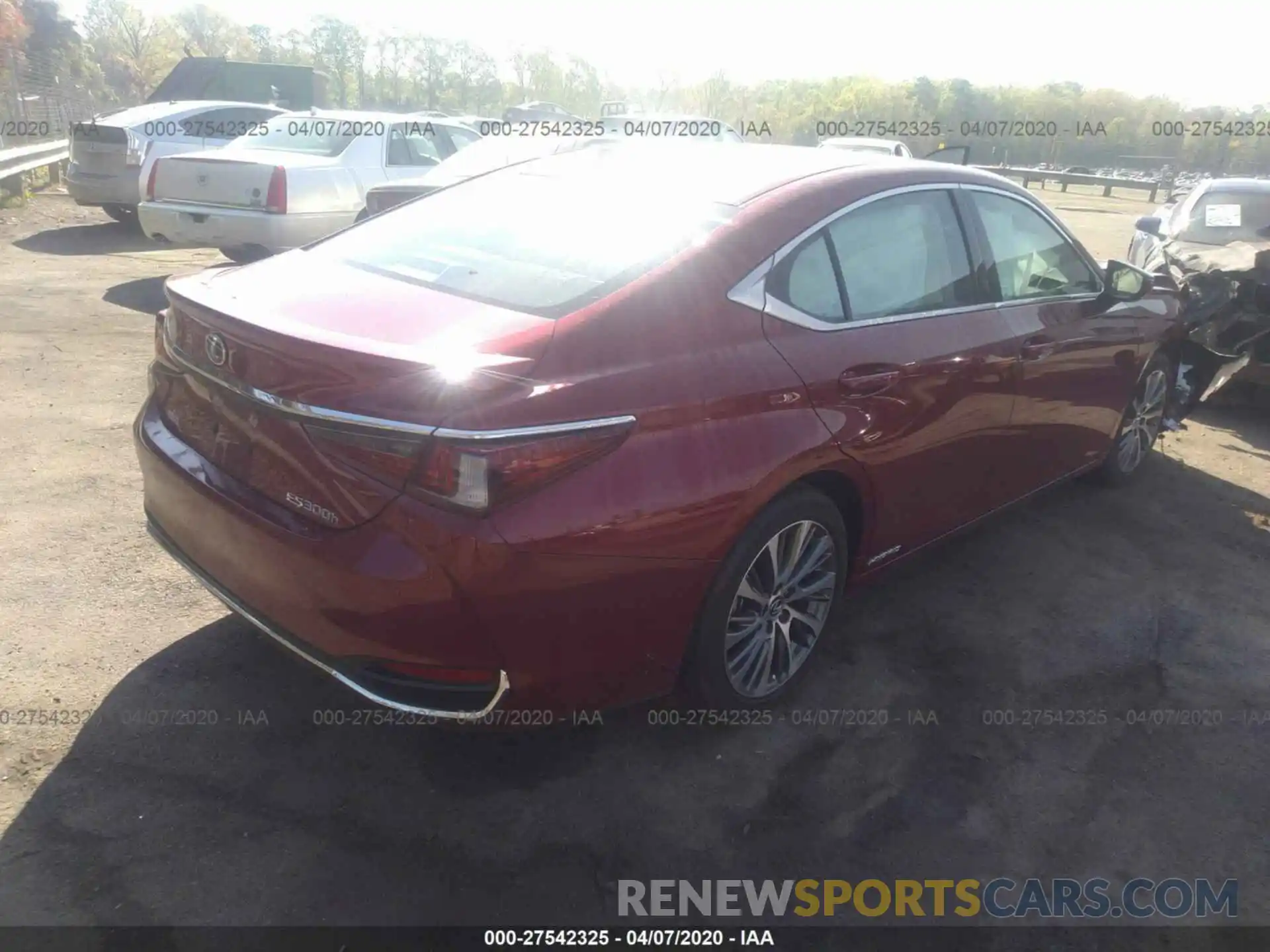 4 Photograph of a damaged car 58AB21B16KU003354 LEXUS ES 2019