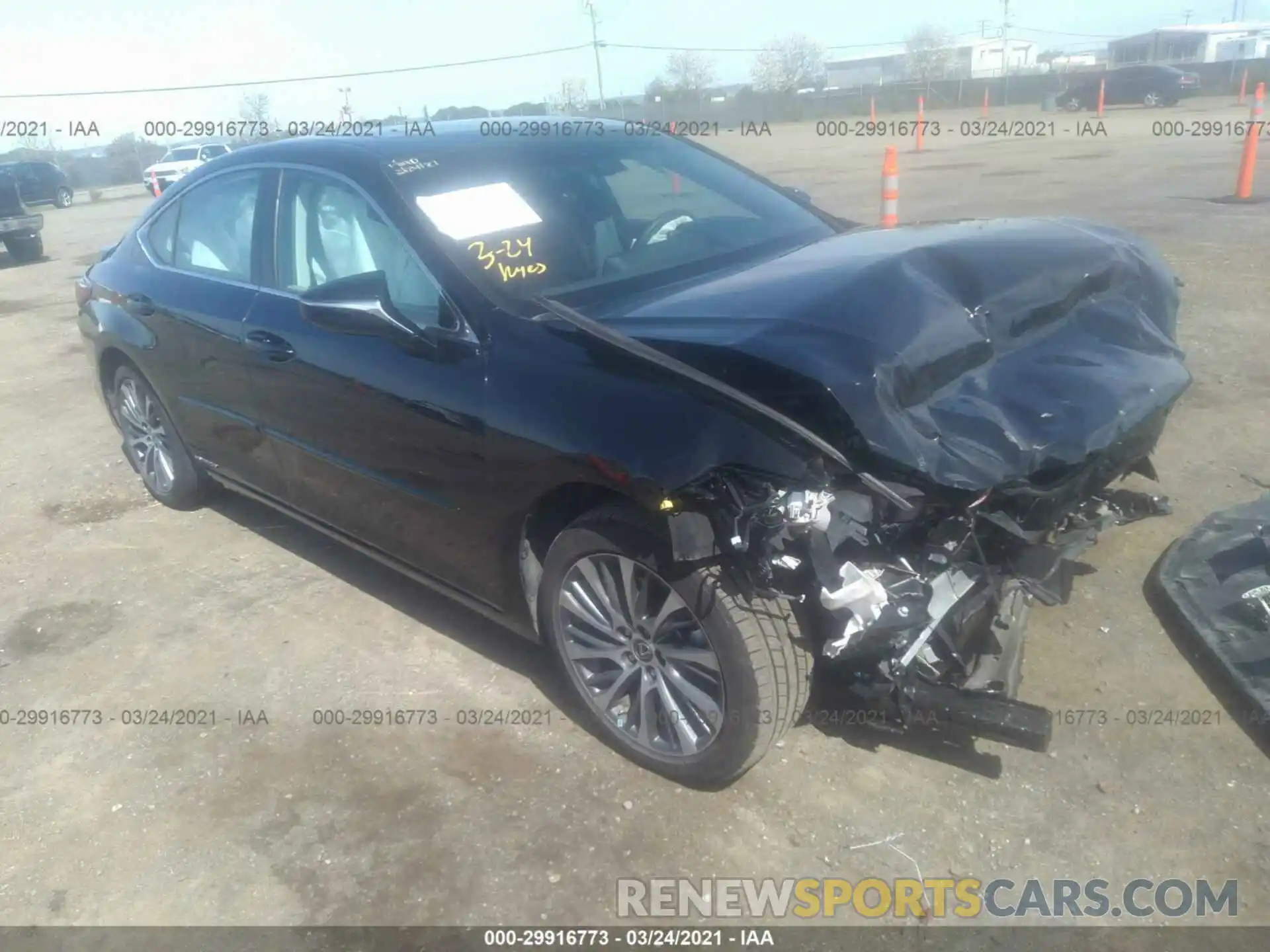 1 Photograph of a damaged car 58AB21B17KU001774 LEXUS ES 2019