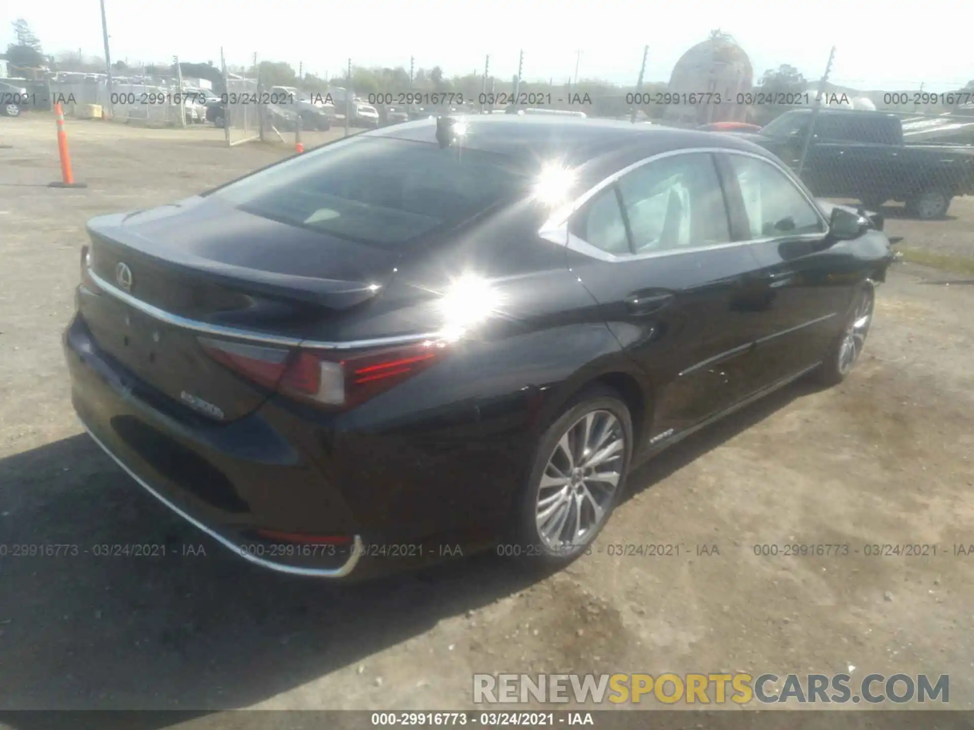 4 Photograph of a damaged car 58AB21B17KU001774 LEXUS ES 2019