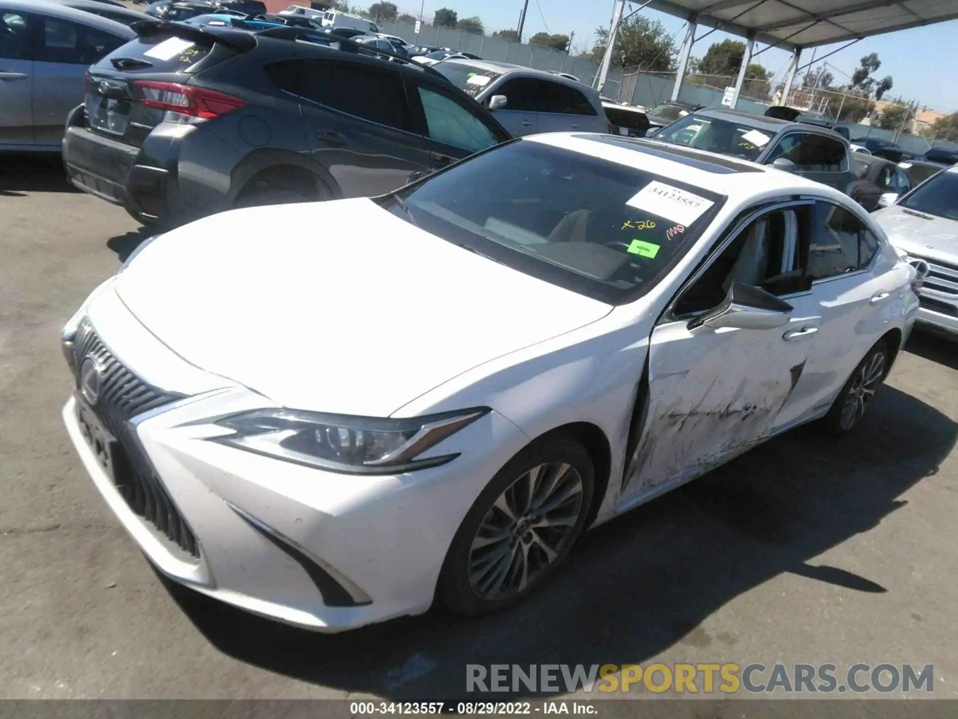 2 Photograph of a damaged car 58AB21B18KU001945 LEXUS ES 2019