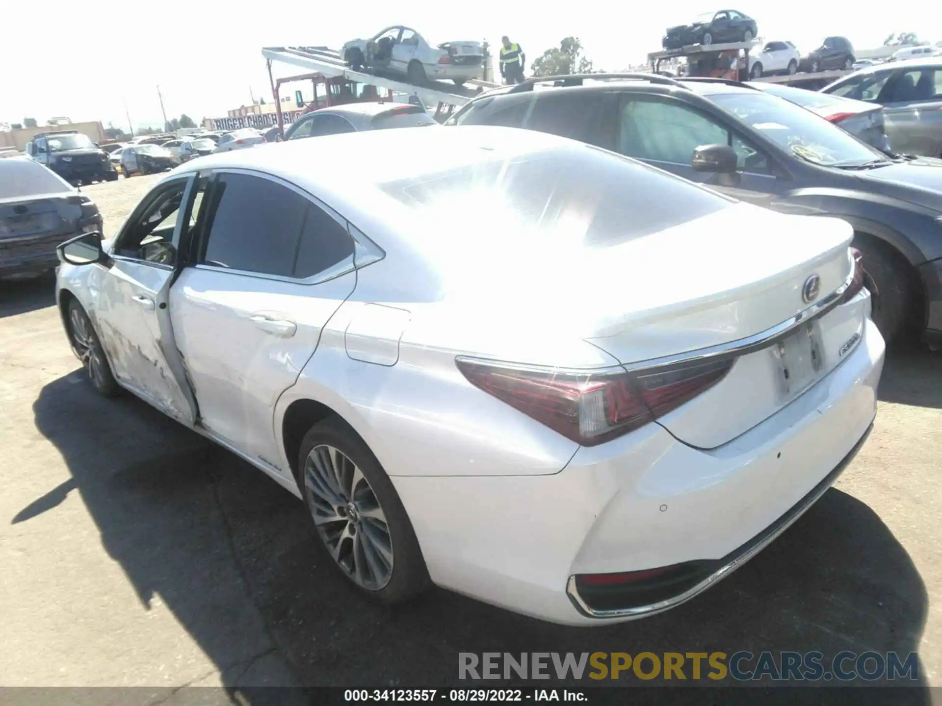 3 Photograph of a damaged car 58AB21B18KU001945 LEXUS ES 2019