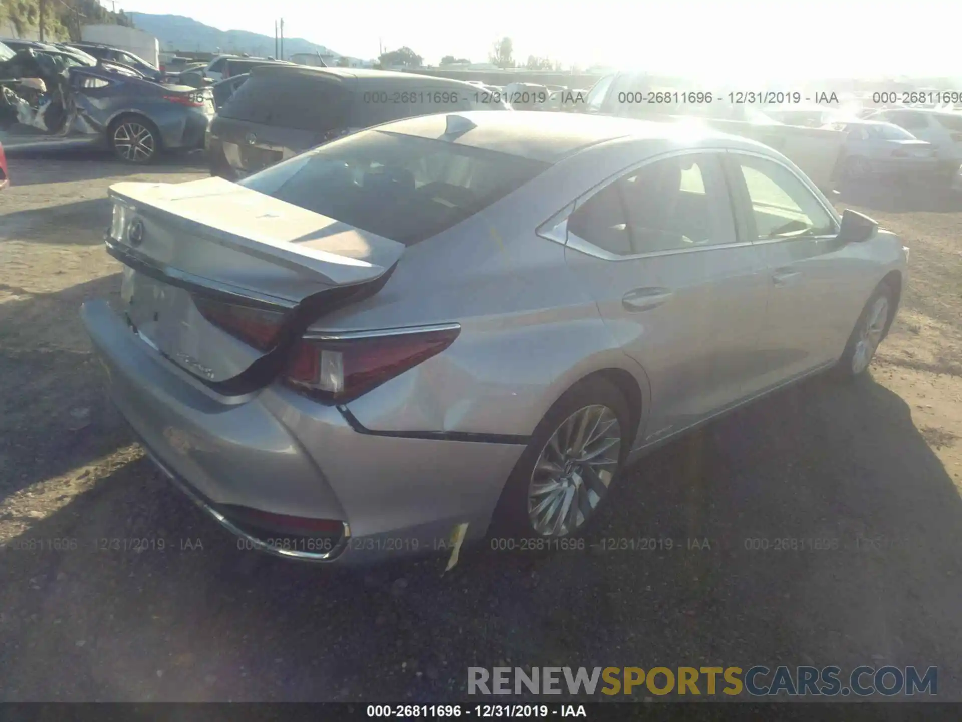 4 Photograph of a damaged car 58AB21B18KU002190 LEXUS ES 2019